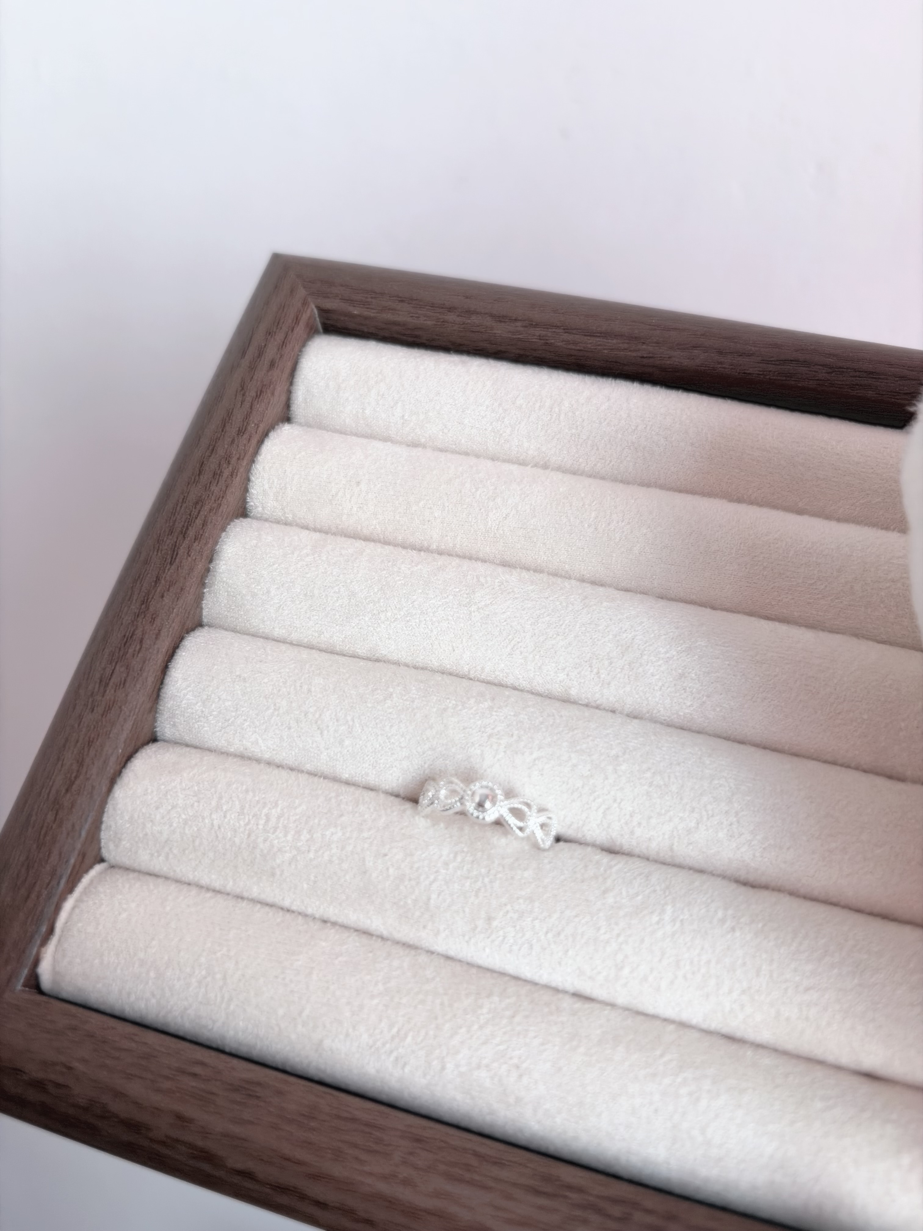 𝟵𝟮𝟱純銀｜甜美蕾絲寶石感戒指