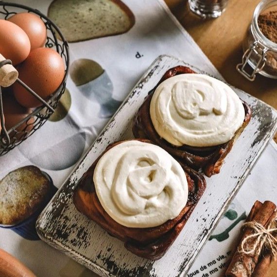 經典美式重乳霜肉桂捲Old Fashion Cinnamon Roll w/ Cream Frosting