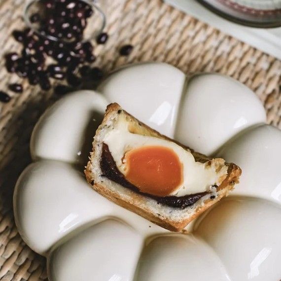 嫦娥也瘋狂蛋塔 Salted Egg Yolk Bean Paste Tart