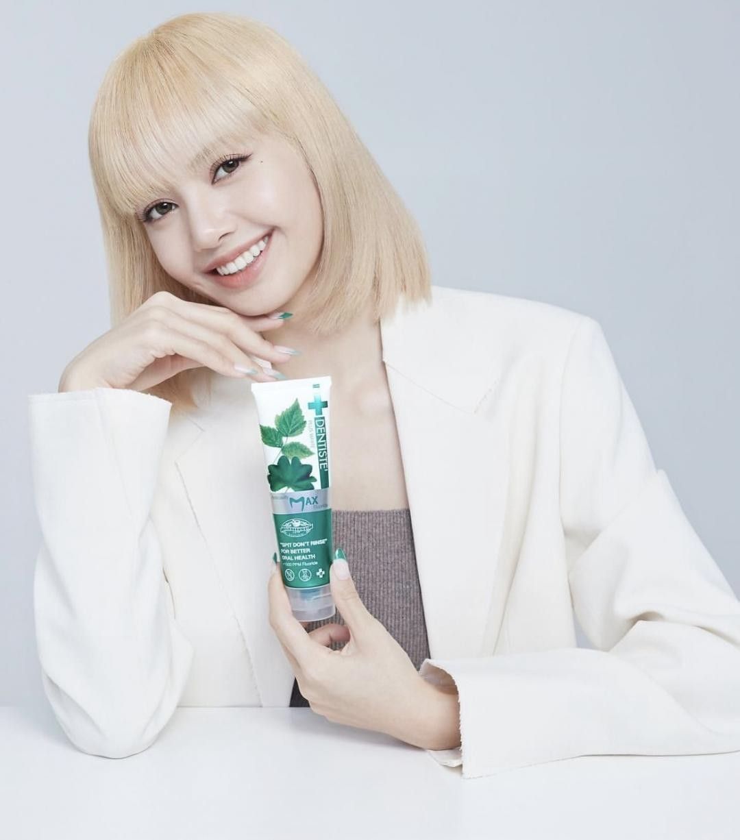 【預購】 BLACKPINK Lisa代言Dentiste牙膏（勿直接下單 請先私訊IG詢問⮕@_w.e_shop_）
