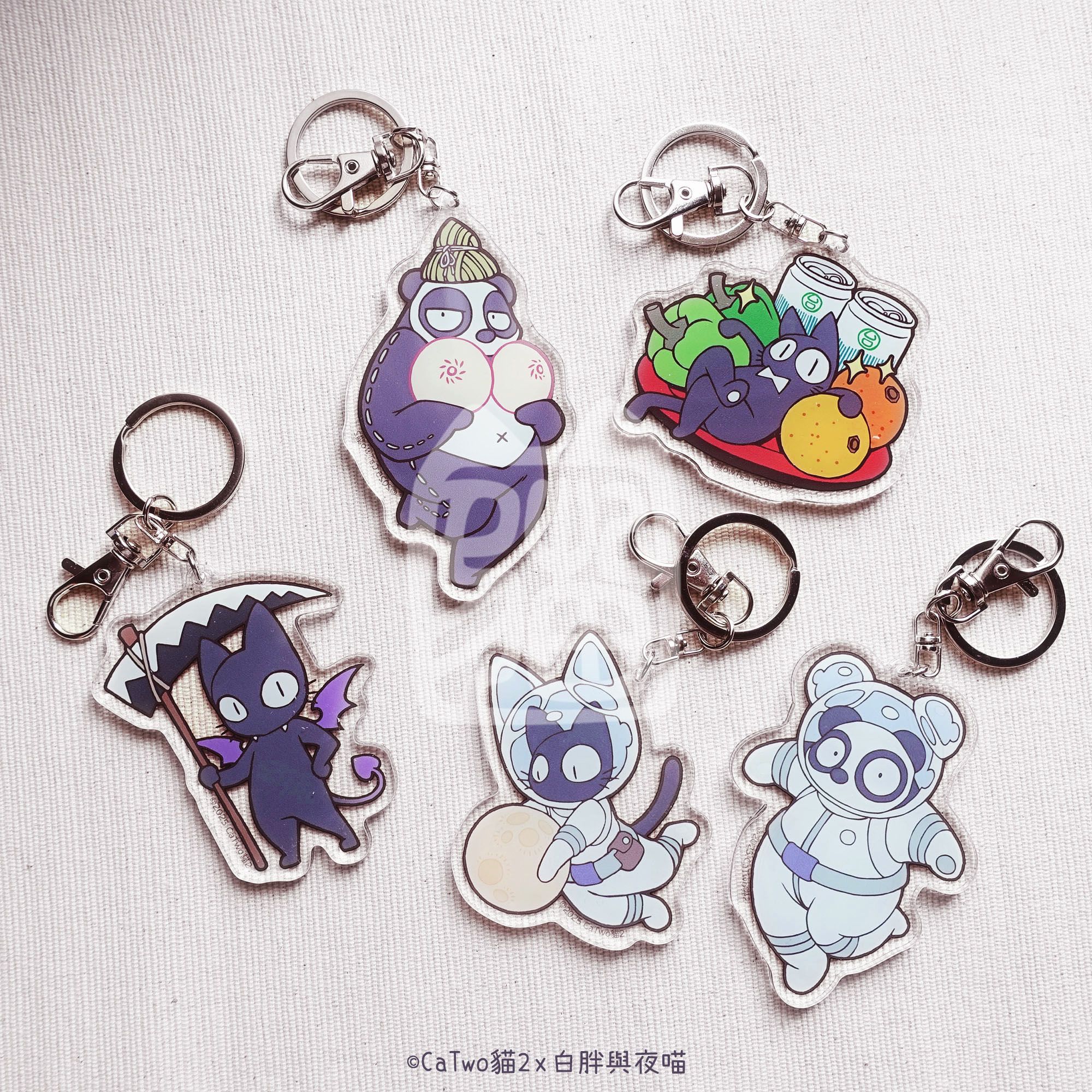 【白胖與夜喵 壓克力吊飾】 by 插畫家 CaTwo貓2 | 7 x 7雙層 高品質