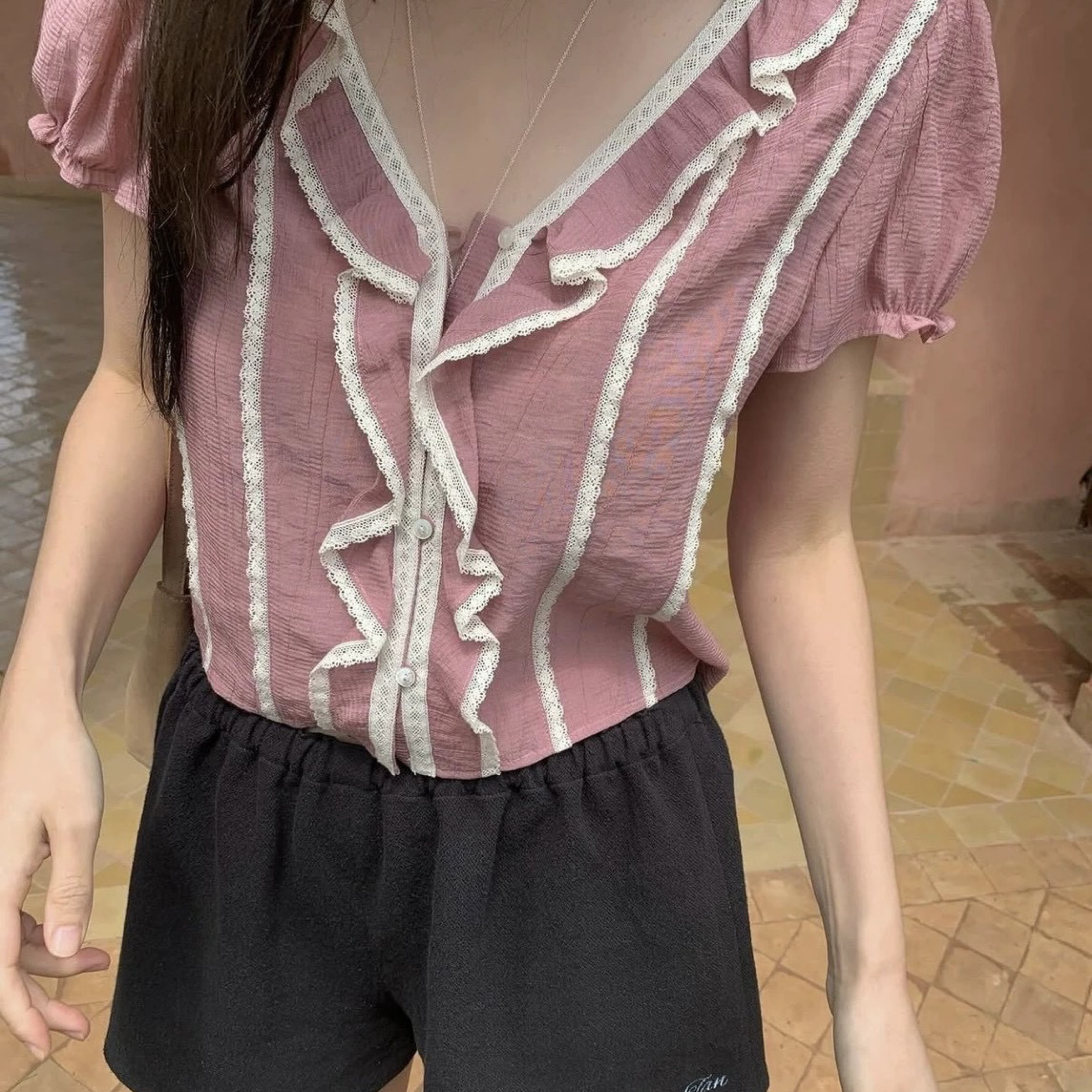26/7  tannat甜美溫柔風花邊v領荷葉邊襯衫  #D