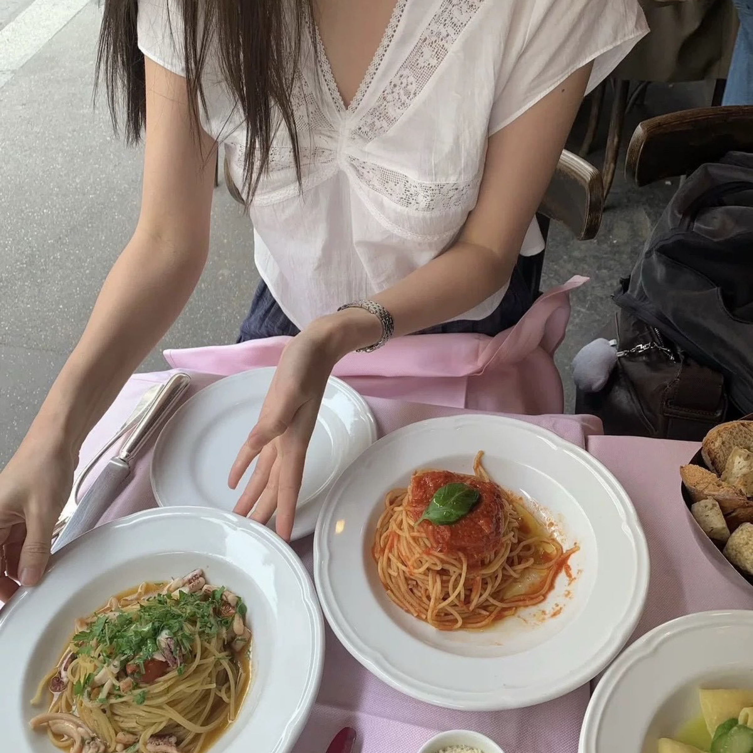 26/7 tannat甜美系帶蕾絲拼接v領短袖襯衫  #D