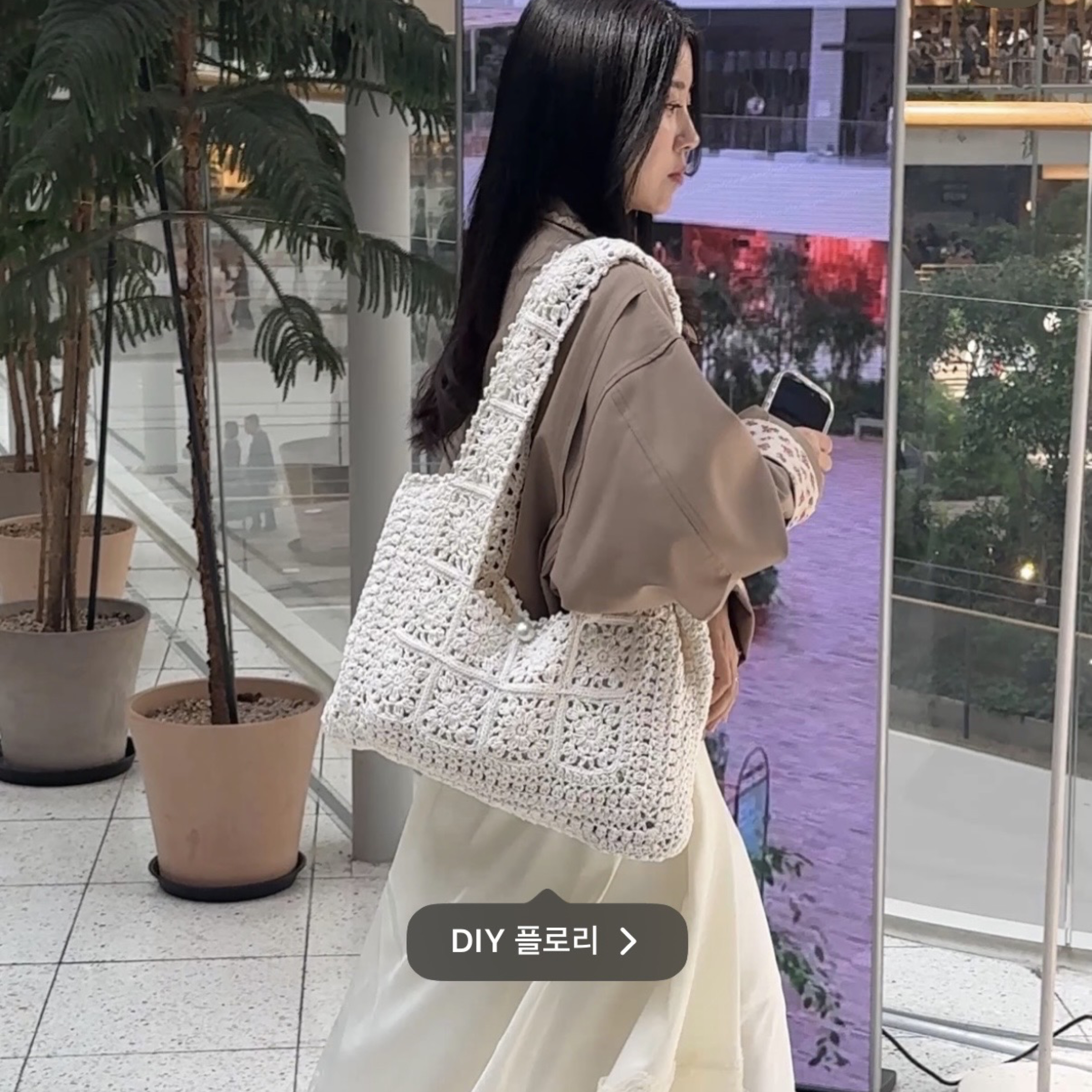 Swan新品花磚肩揹