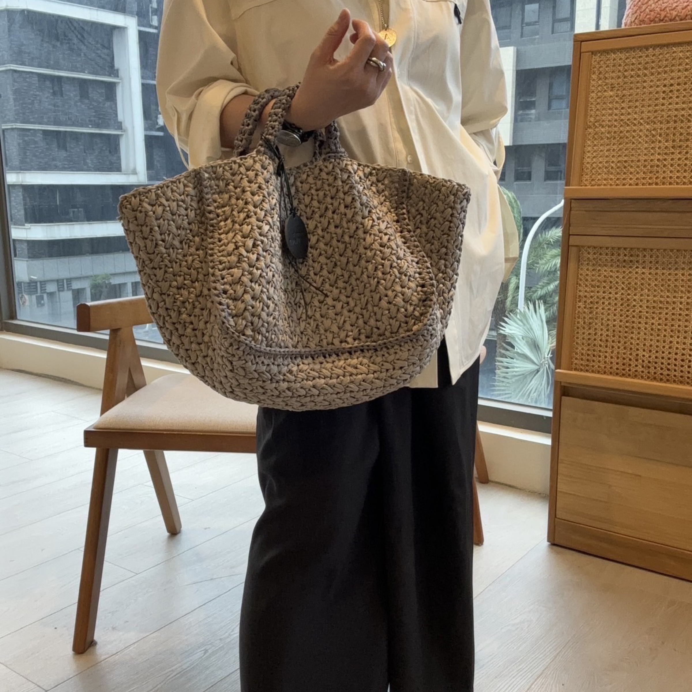 Bonny手拎大包