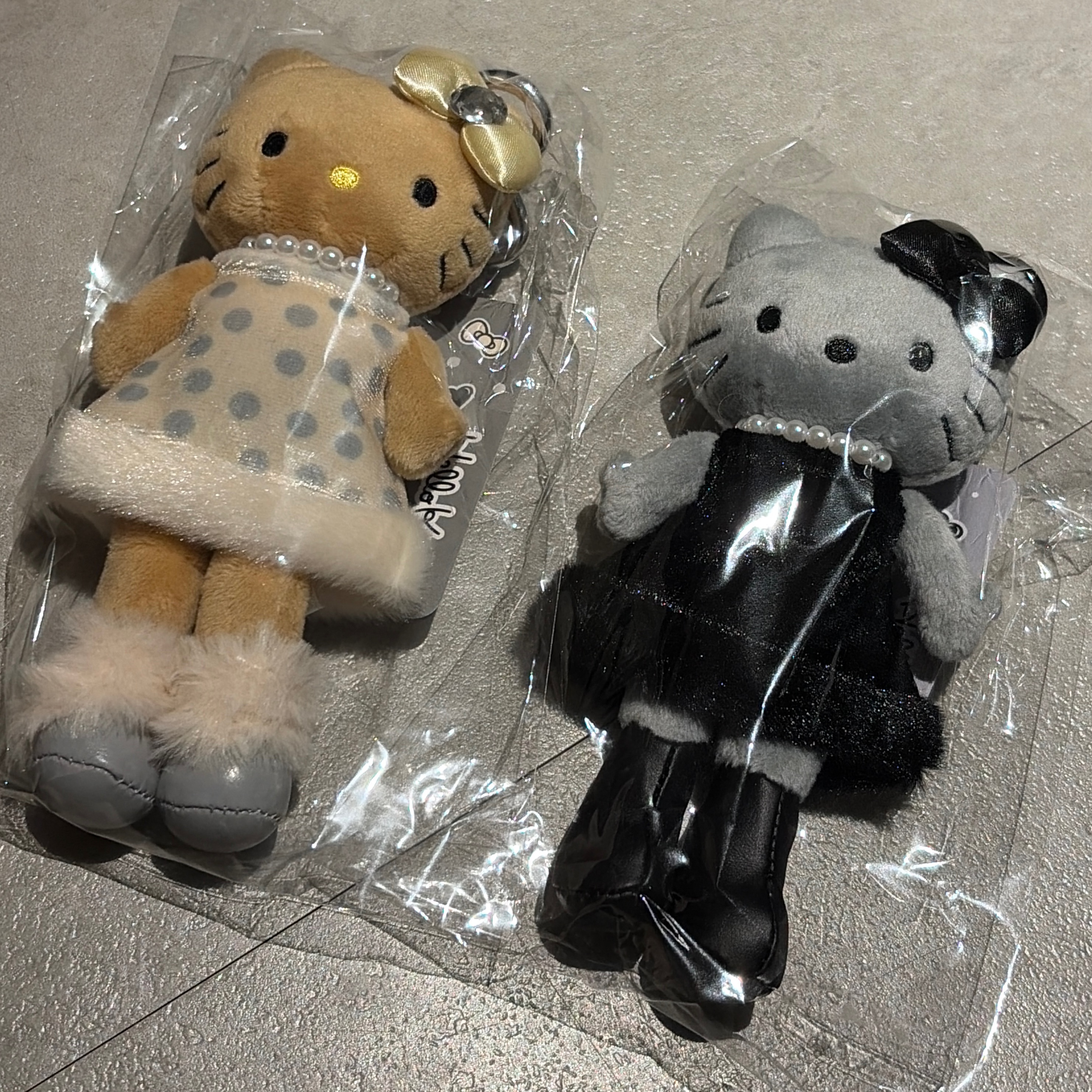 日本限定 珍珠洋裝長腿Kitty