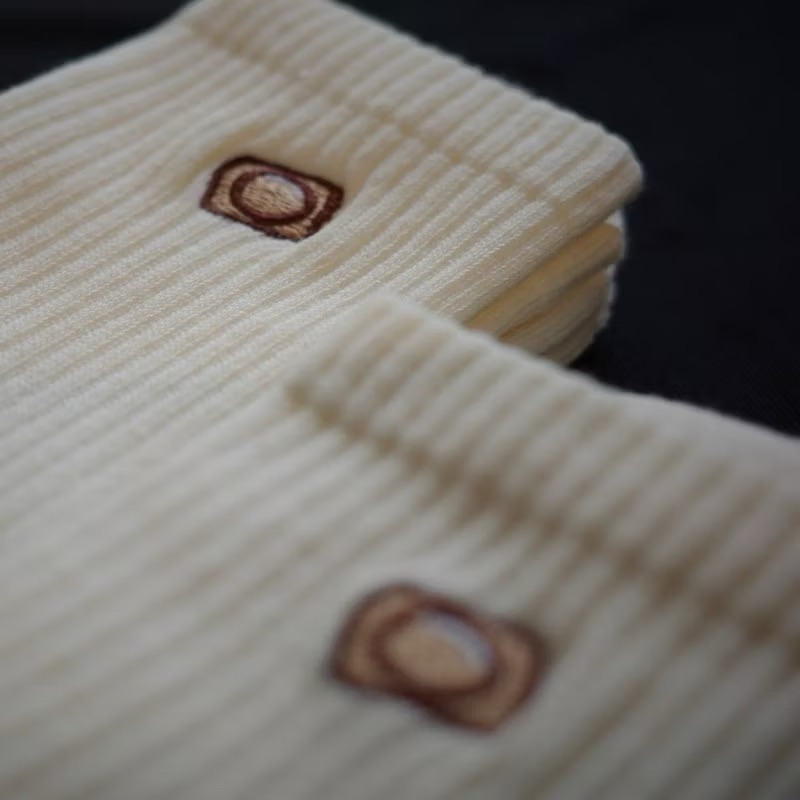 雞蛋糕刺繡中筒襪