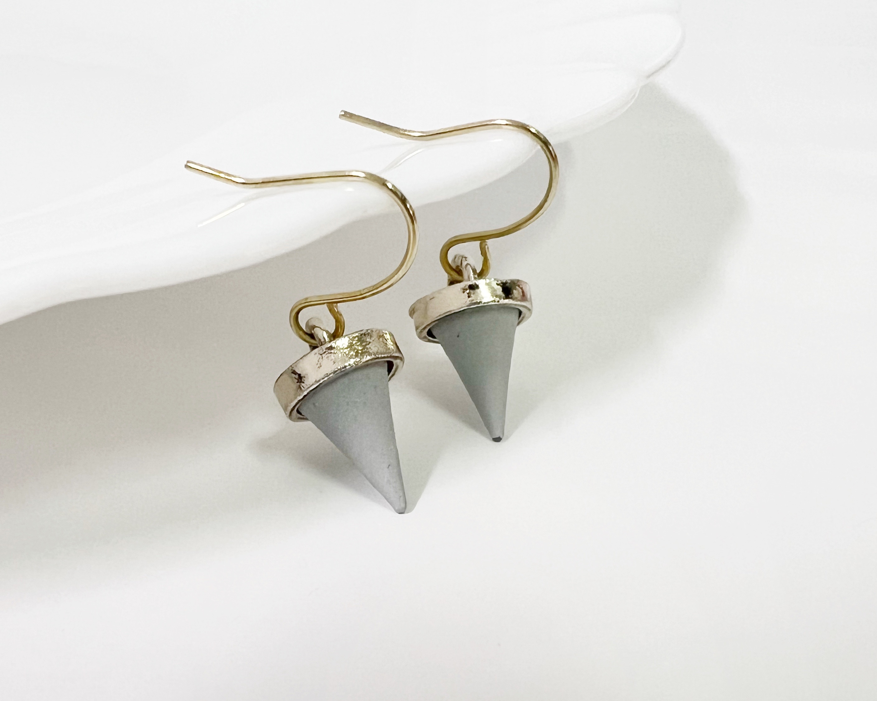 拾 • 極簡灰岩的稜角