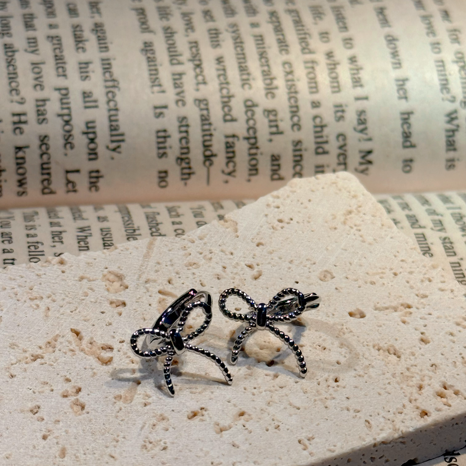 紐紋蝴蝶結耳環