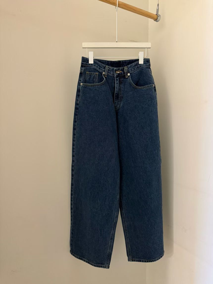 寬版深色直筒牛仔褲