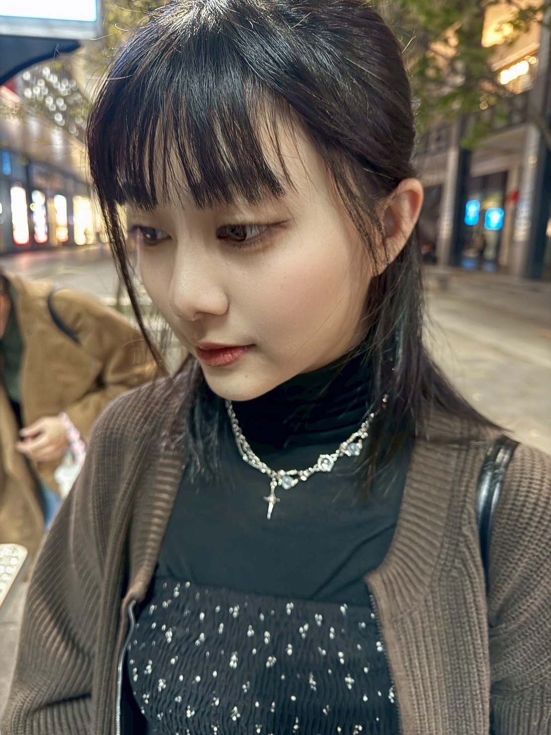 【靜謐之光】月光石碎銀項鍊：個性十字星墜飾，展現清冷高級感