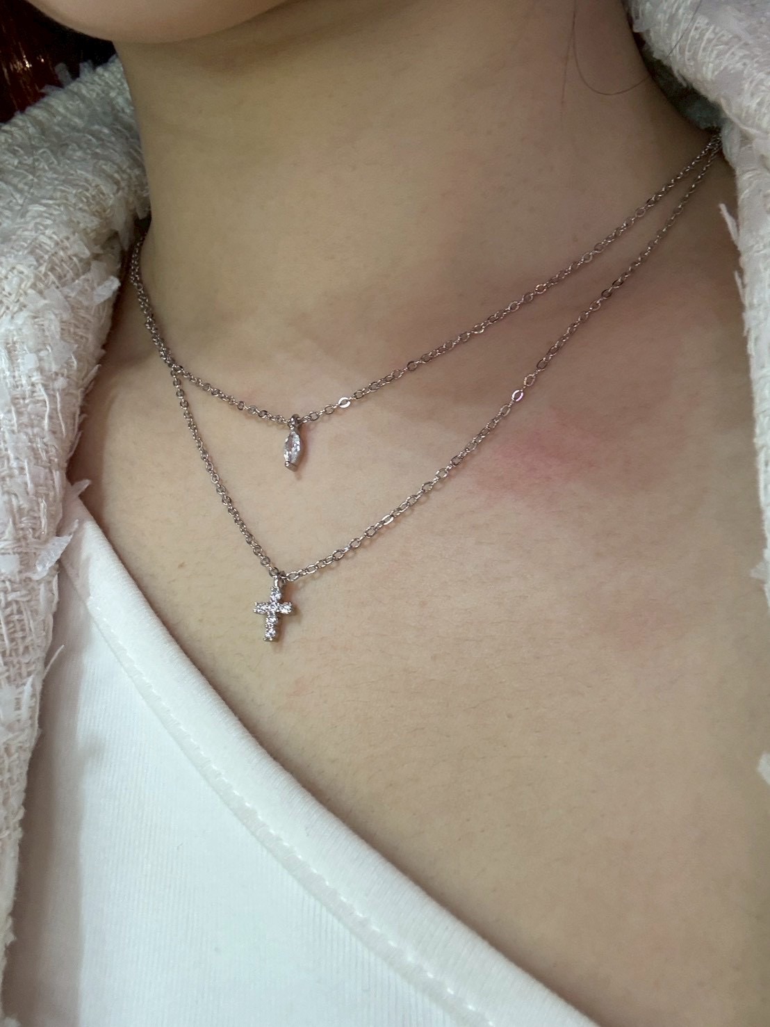 • 「法式輕奢：雙層疊戴式鋯石十字架項鍊」