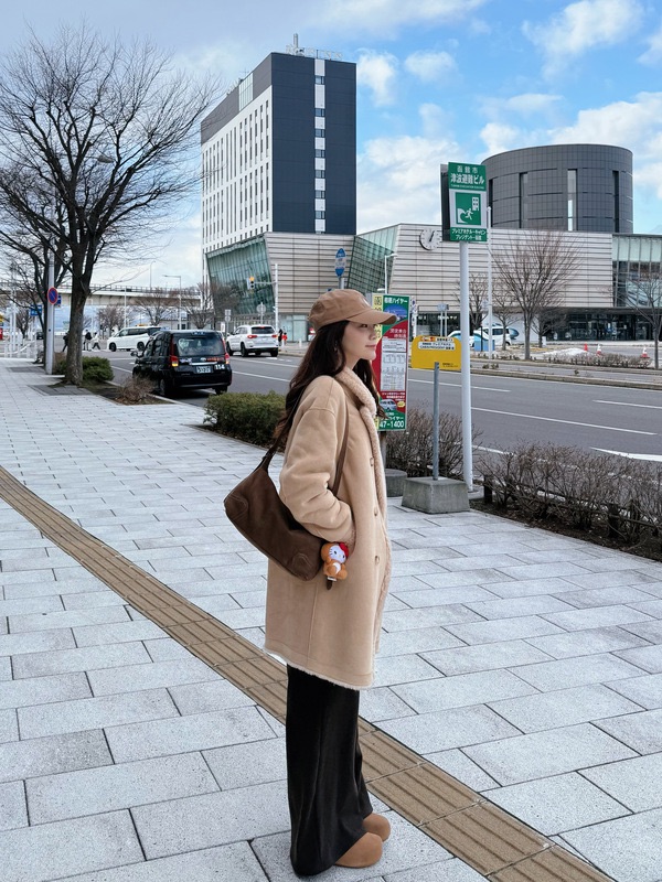 兩種背帶替換美拉德麂皮包（容量大且輕便）