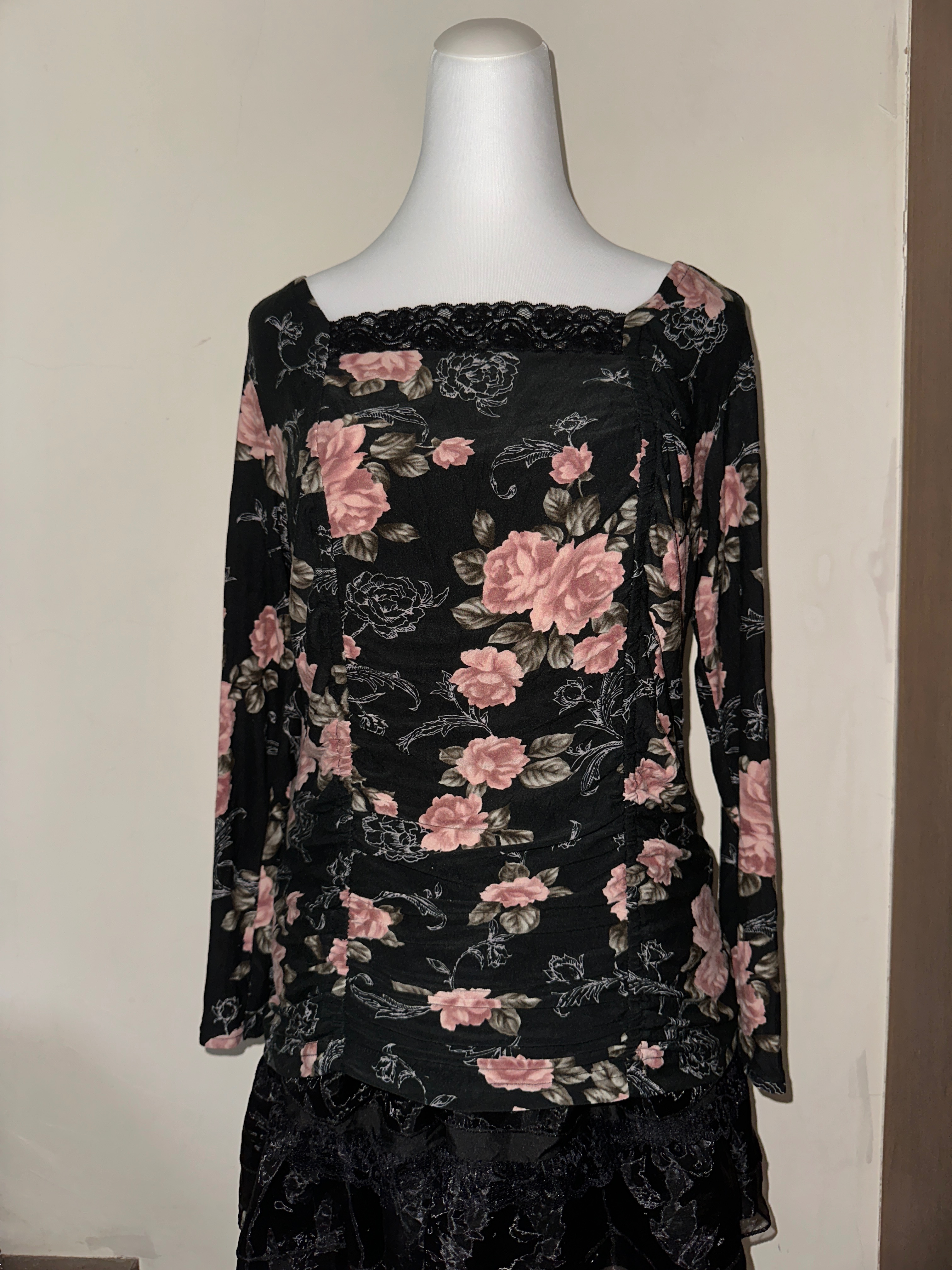 玫瑰印花蕾絲上衣＆外搭澎袖上衣