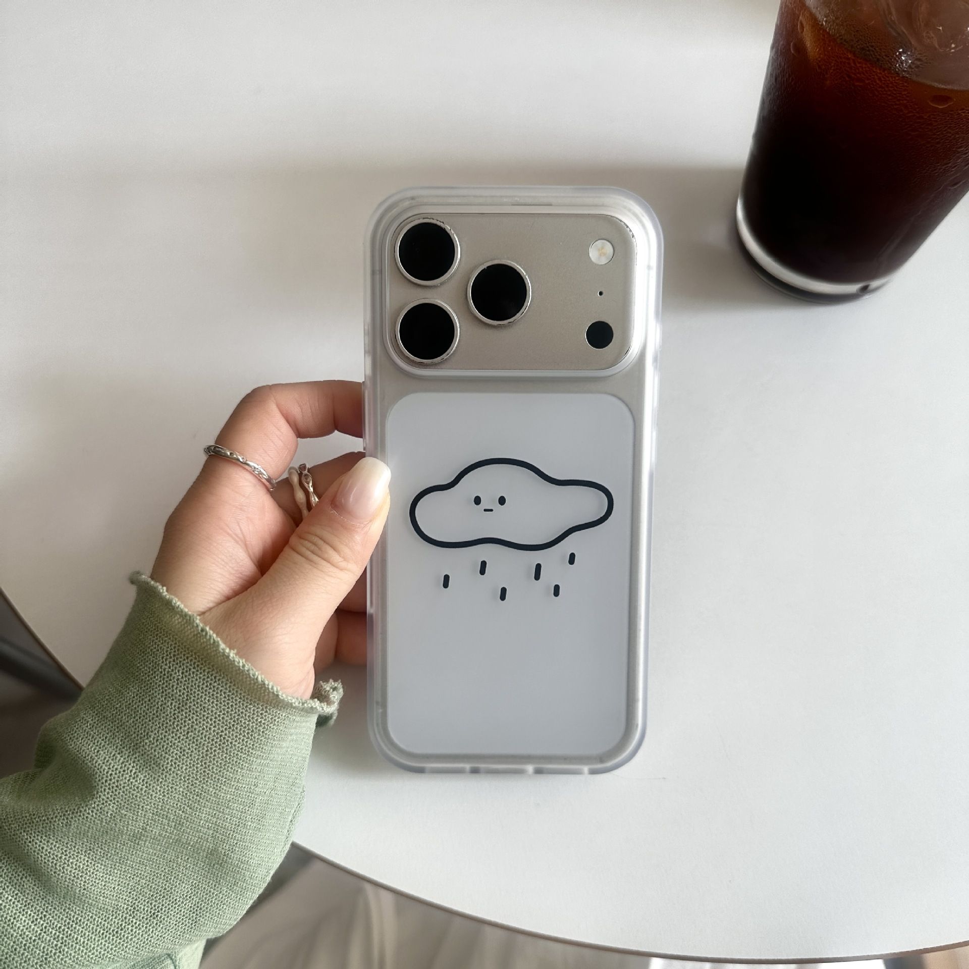 11 p.m.| 簡約可愛線條表情雲朵 磨砂iPhone手機殼（15-17）