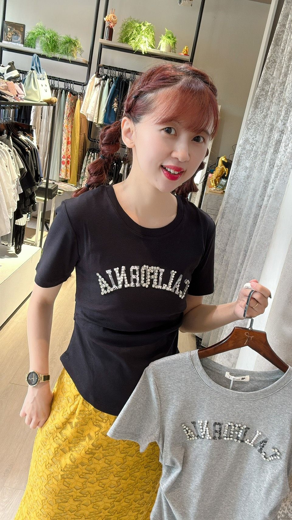 蕾絲感英字印花水鑽珍珠點綴腰抓皺短版圓領棉Ｔ恤短袖上衣
