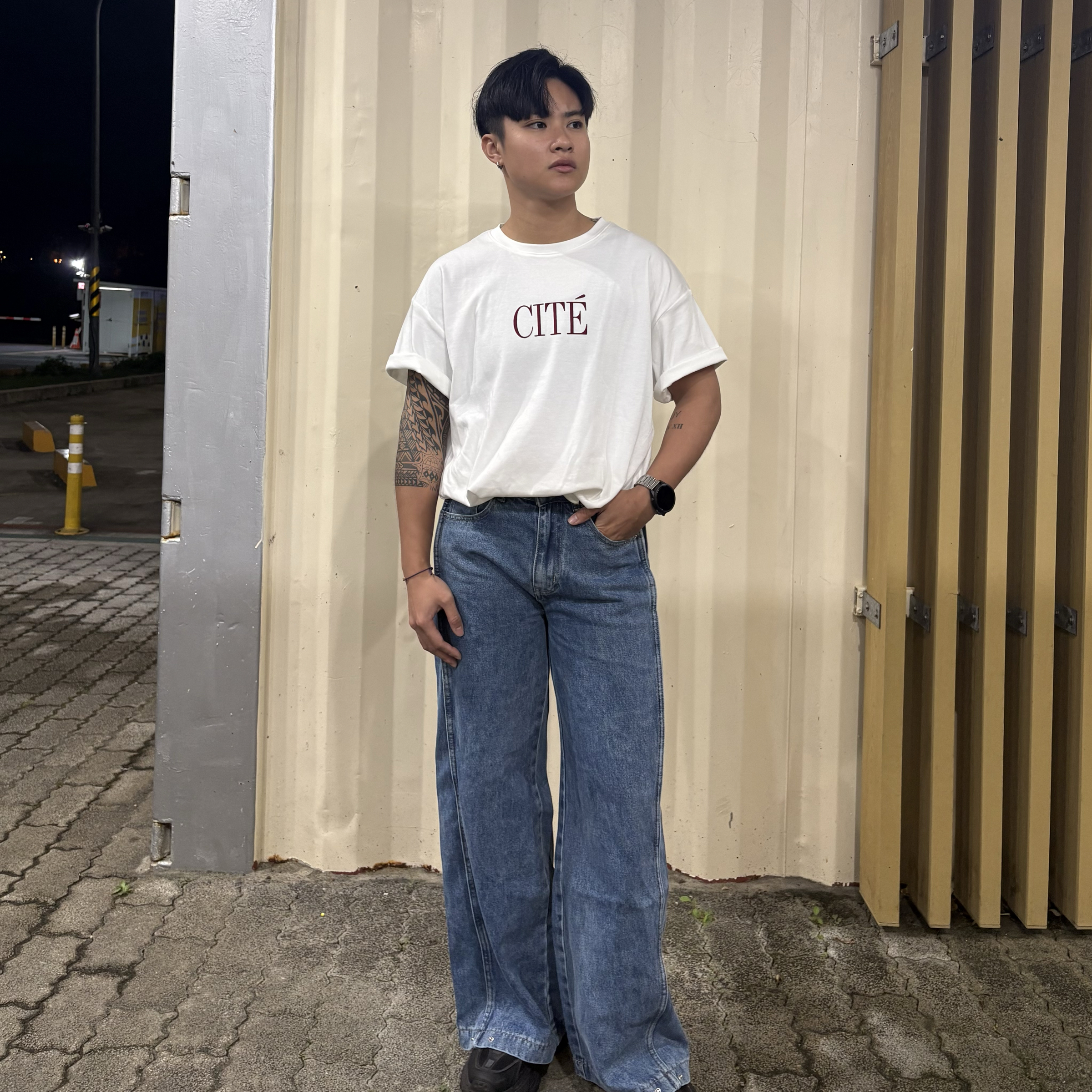 腳扣造型寬褲