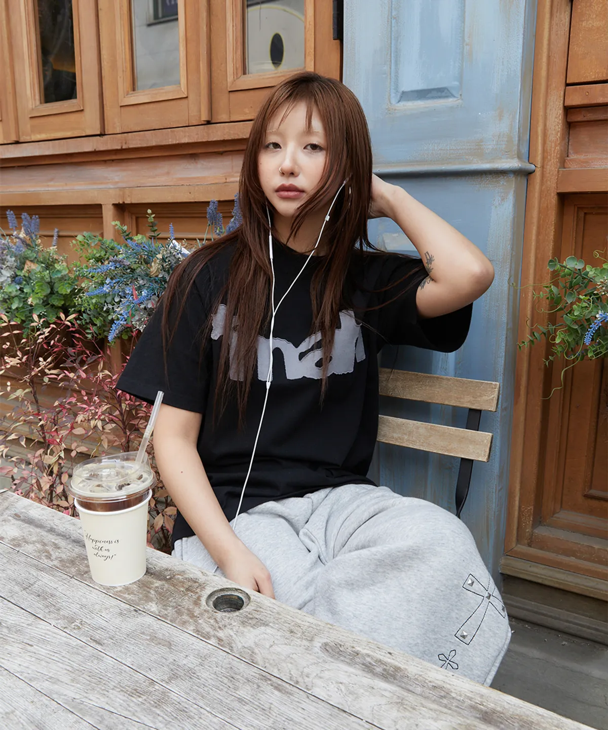 mahagrid CUT OFF APPLIQUE TEE
