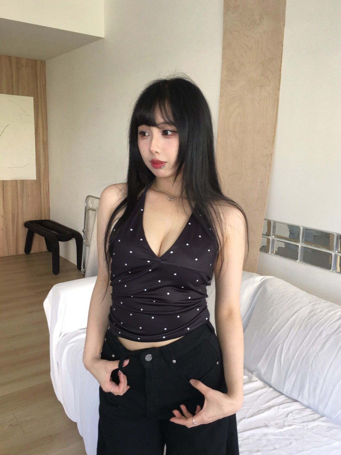Velpro 現貨｜V領點點掛脖露背背心