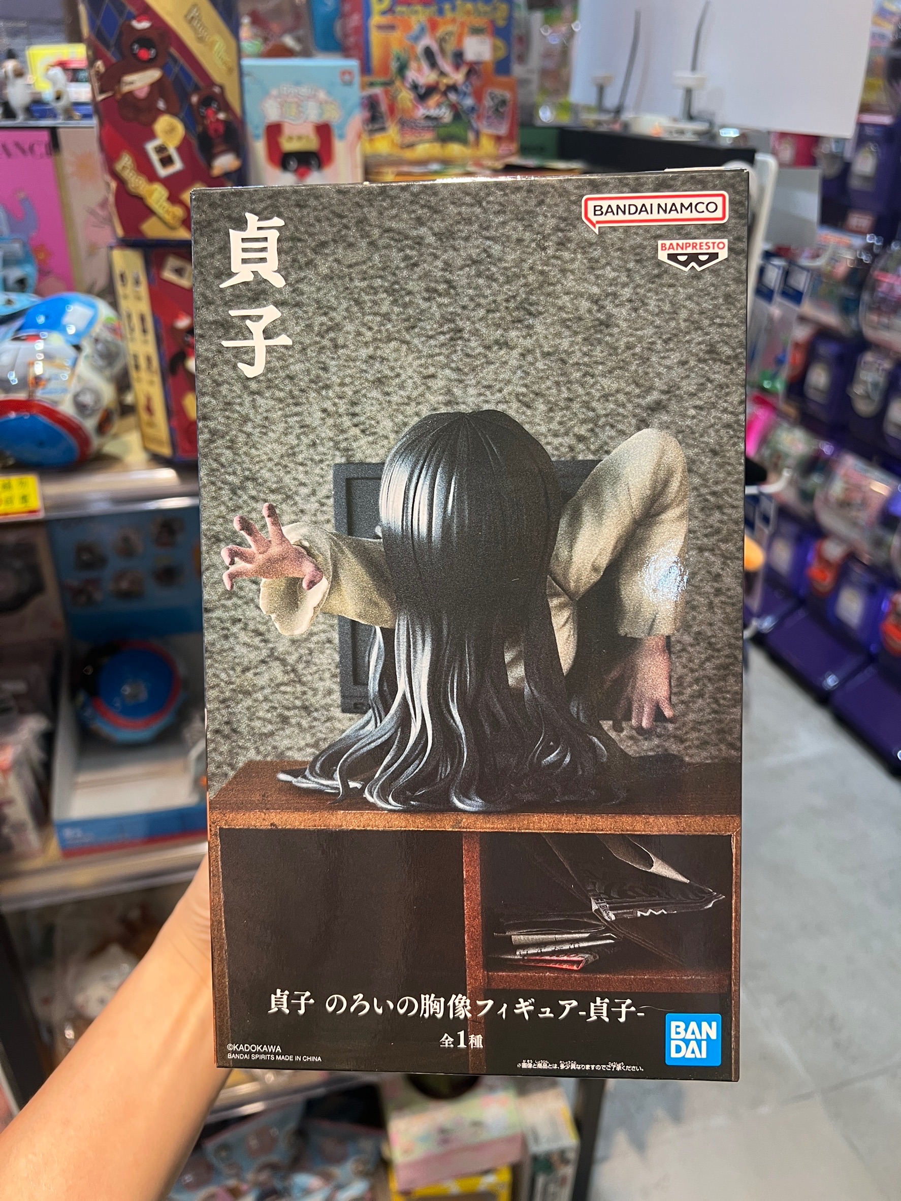 貞子半身像