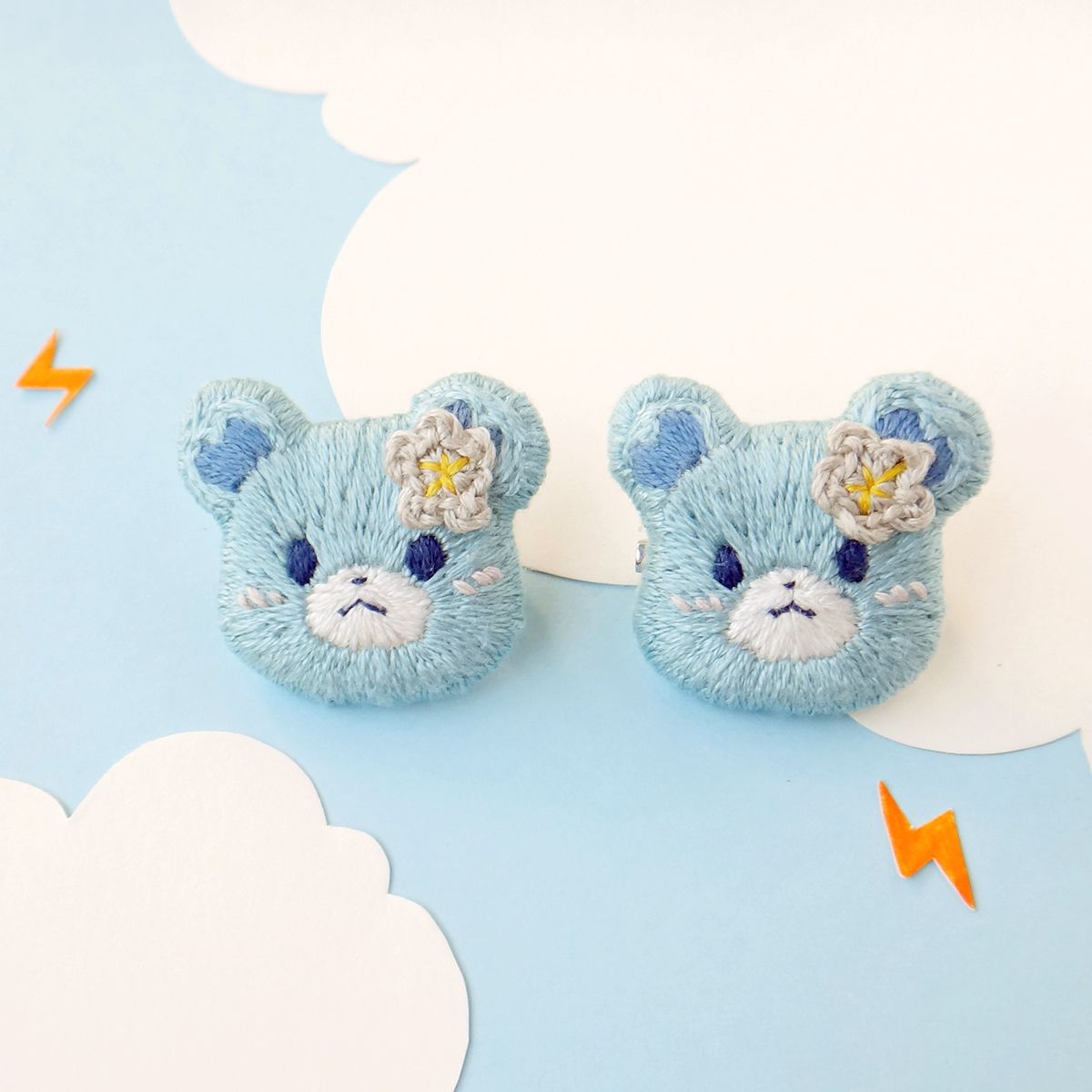 刺繡別針/8月生日熊-晴雨/安全別針