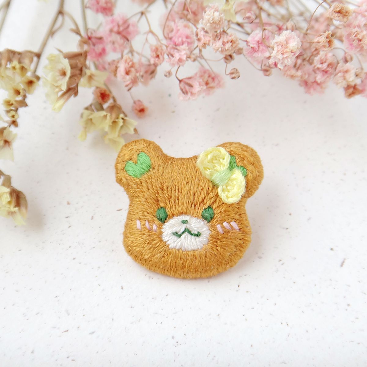 刺繡別針/3月生日熊-春日/安全別針