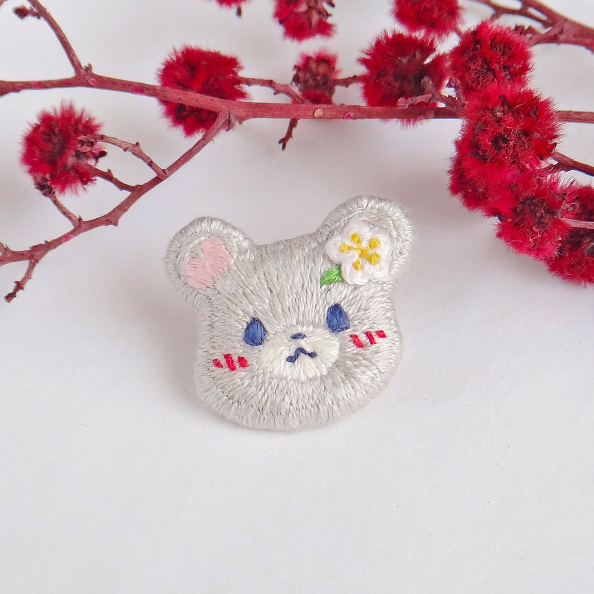 刺繡別針/1月生日熊-雪梅/安全別針