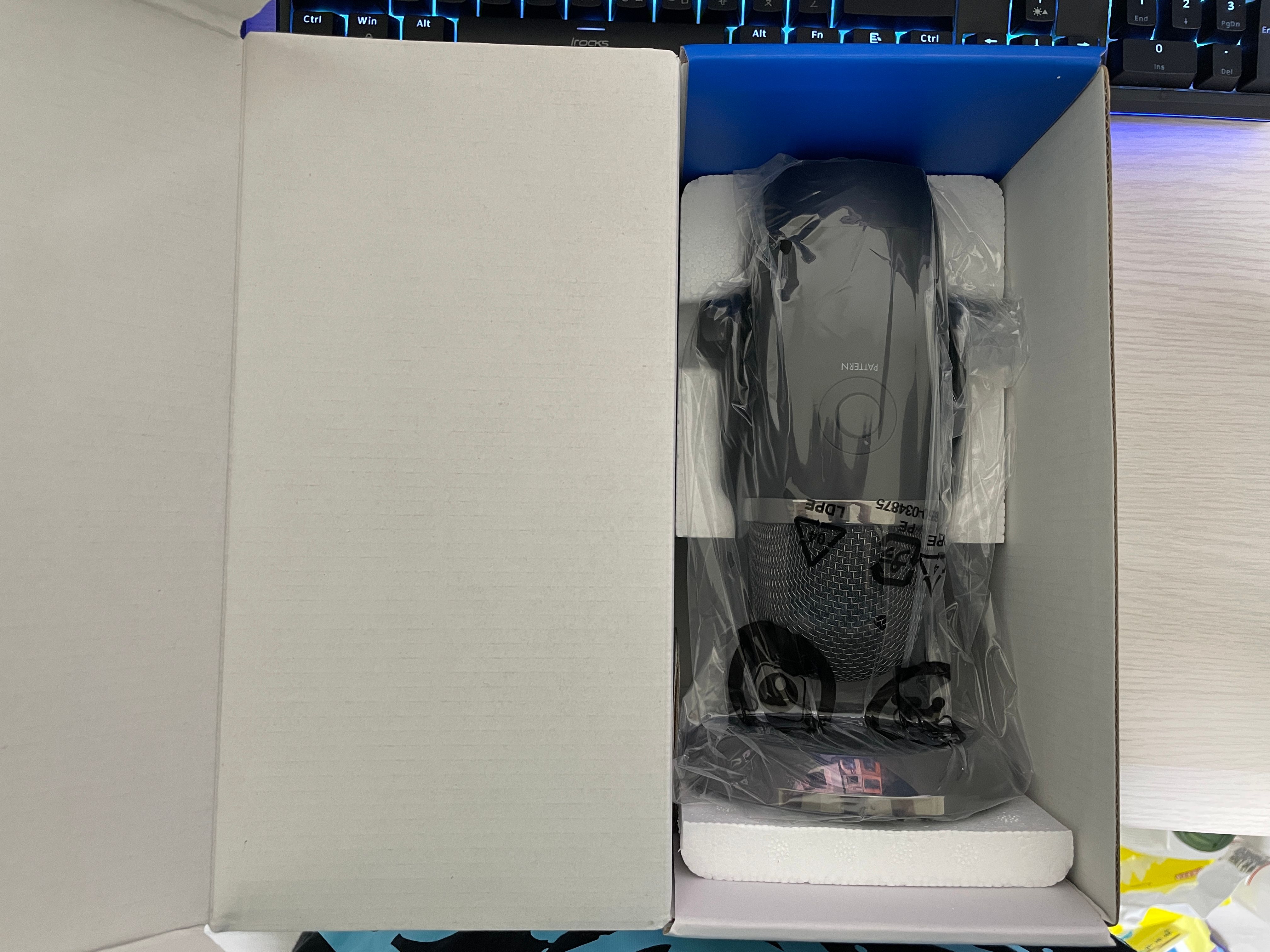 Blue Yeti X USB 電容式麥克風，附原廠收納包 （未使用近全新）