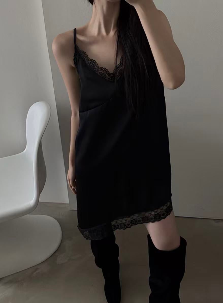 A6*蕾絲優雅百搭短洋（黑/白）