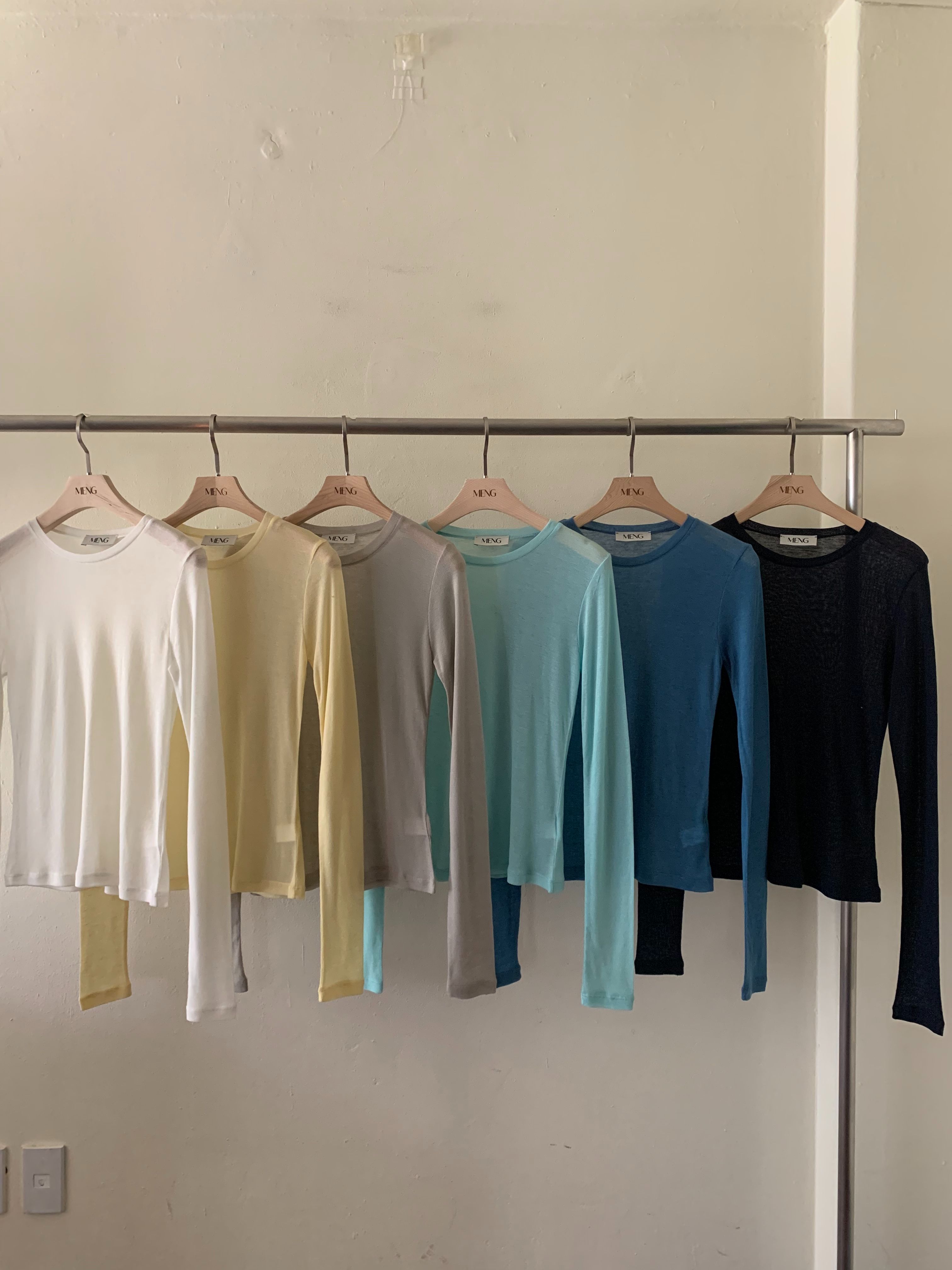 A30*透膚圓領修身長袖T（白／奶黃／奶灰／薄荷綠／水藍／藏青／黑）