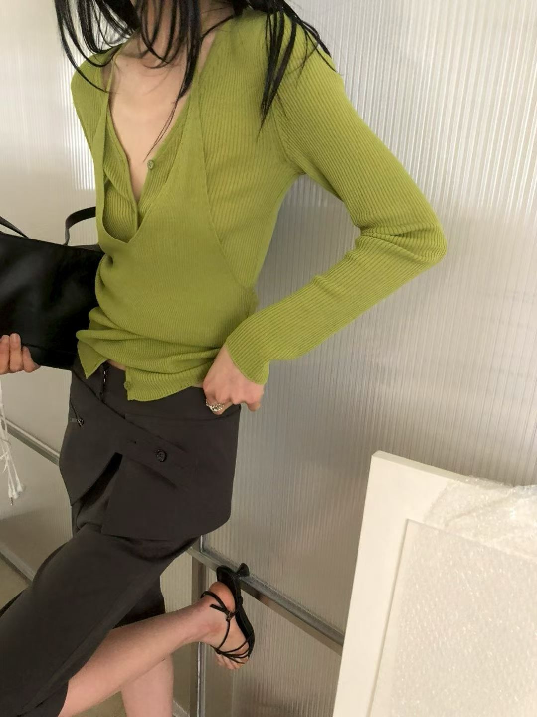 A21*百搭V領修身長袖針織衫（米白／杏粉／紅／萊姆綠／軍綠／栗棕／墨灰）