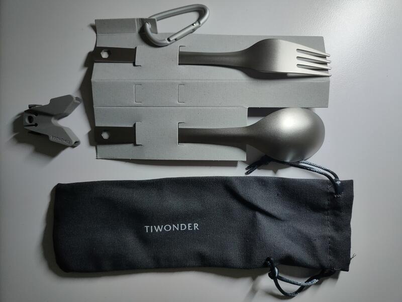 TIWONDER純鈦多功能餐具組，湯匙和叉子使用附件之矽膠組合後，還可當食物夾來使用