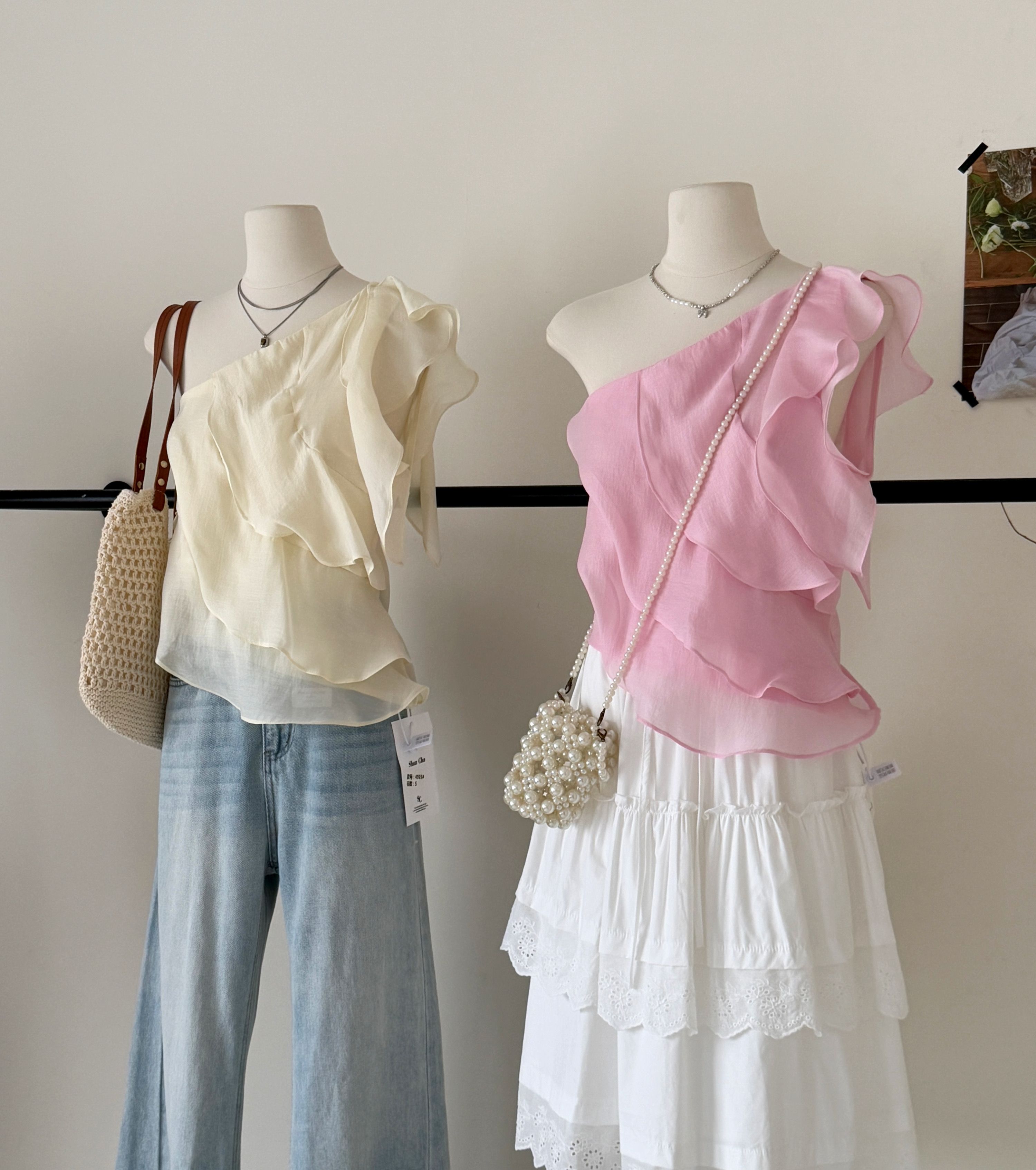 荷葉邊斜肩短版上衣