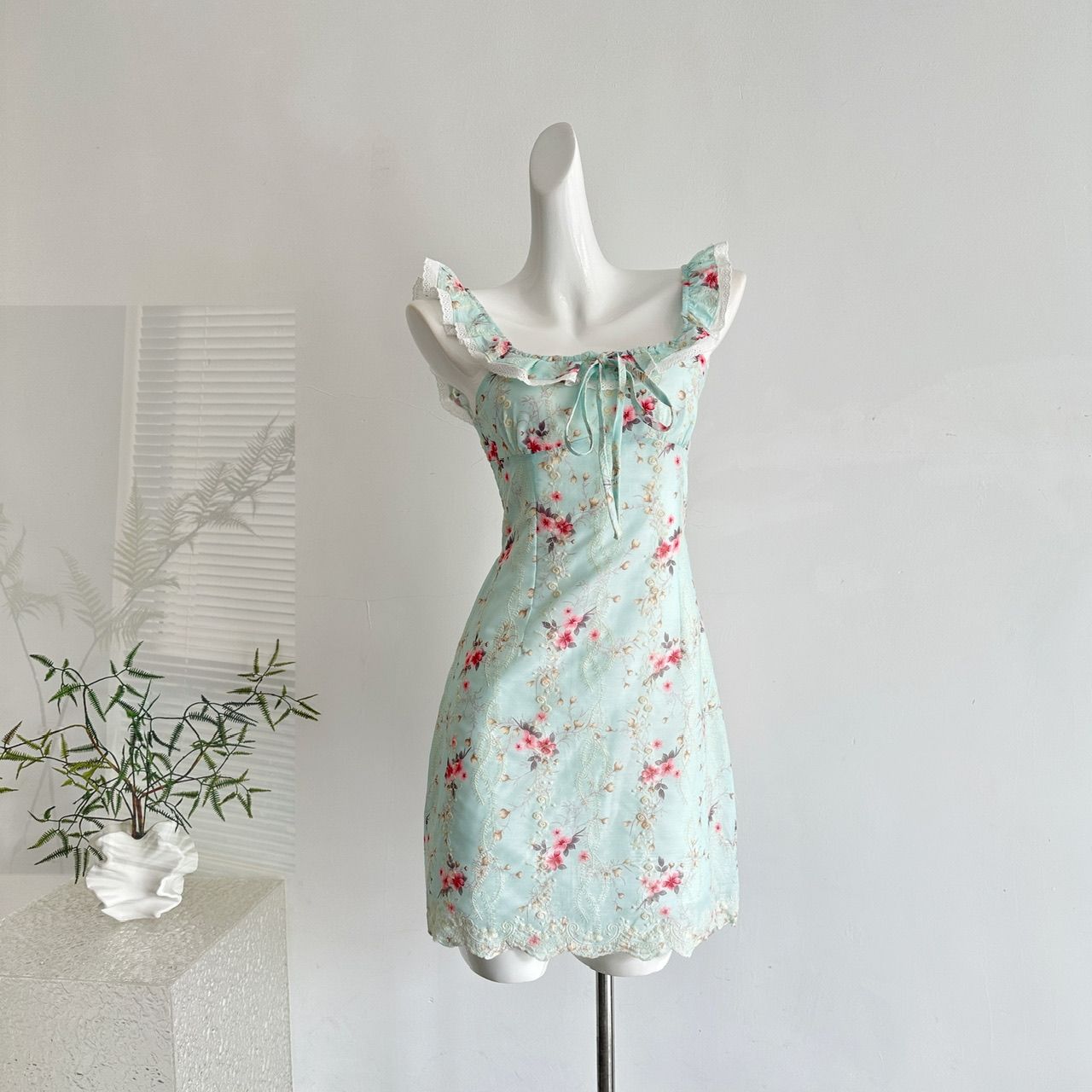 純欲風碎花吊帶洋裝