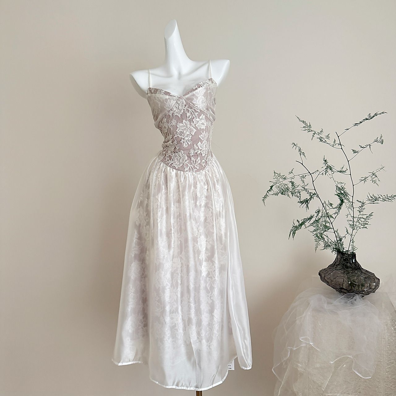 溫柔純欲風蕾絲拼接吊帶長洋裝