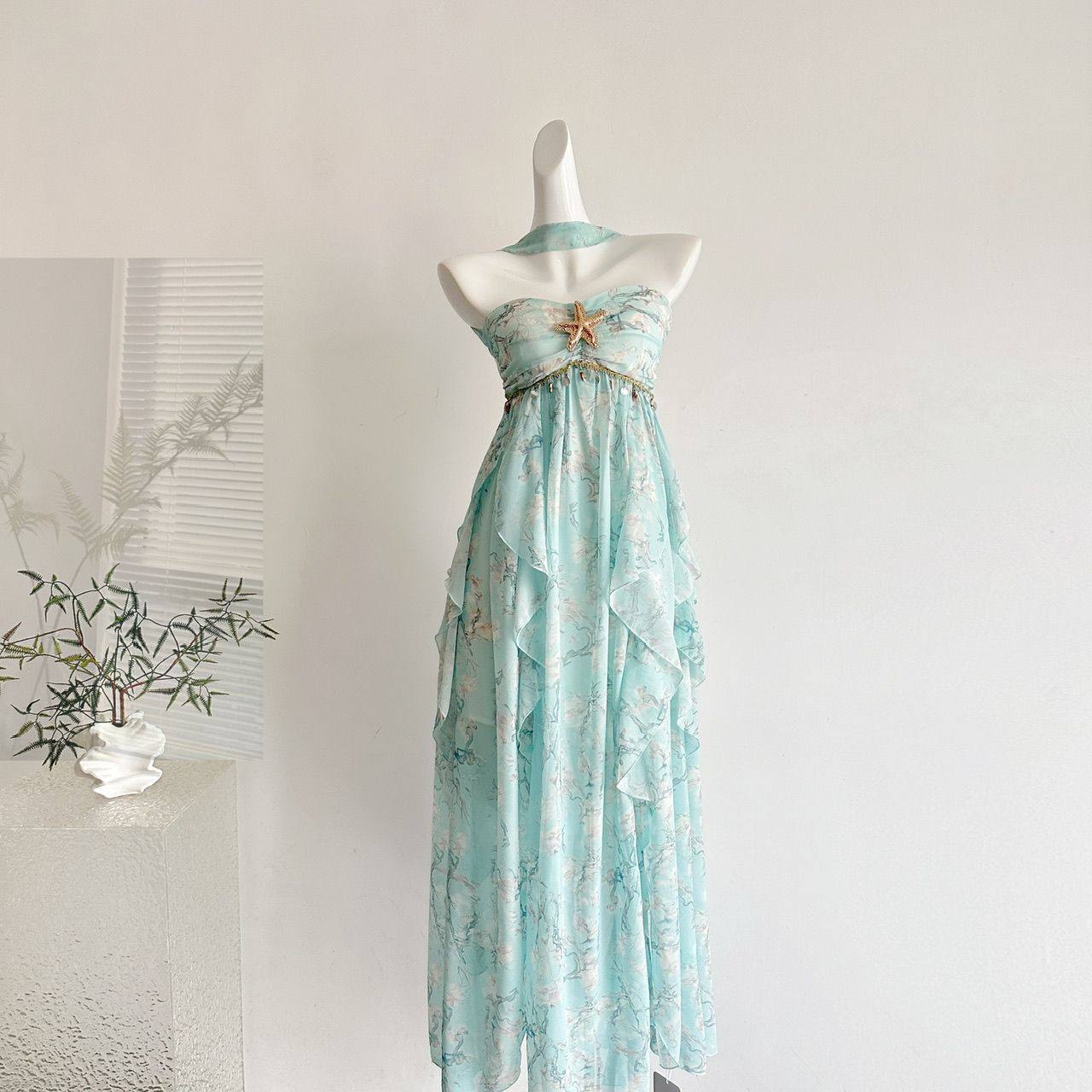 渡假風印花掛脖飄帶不規則長洋裝