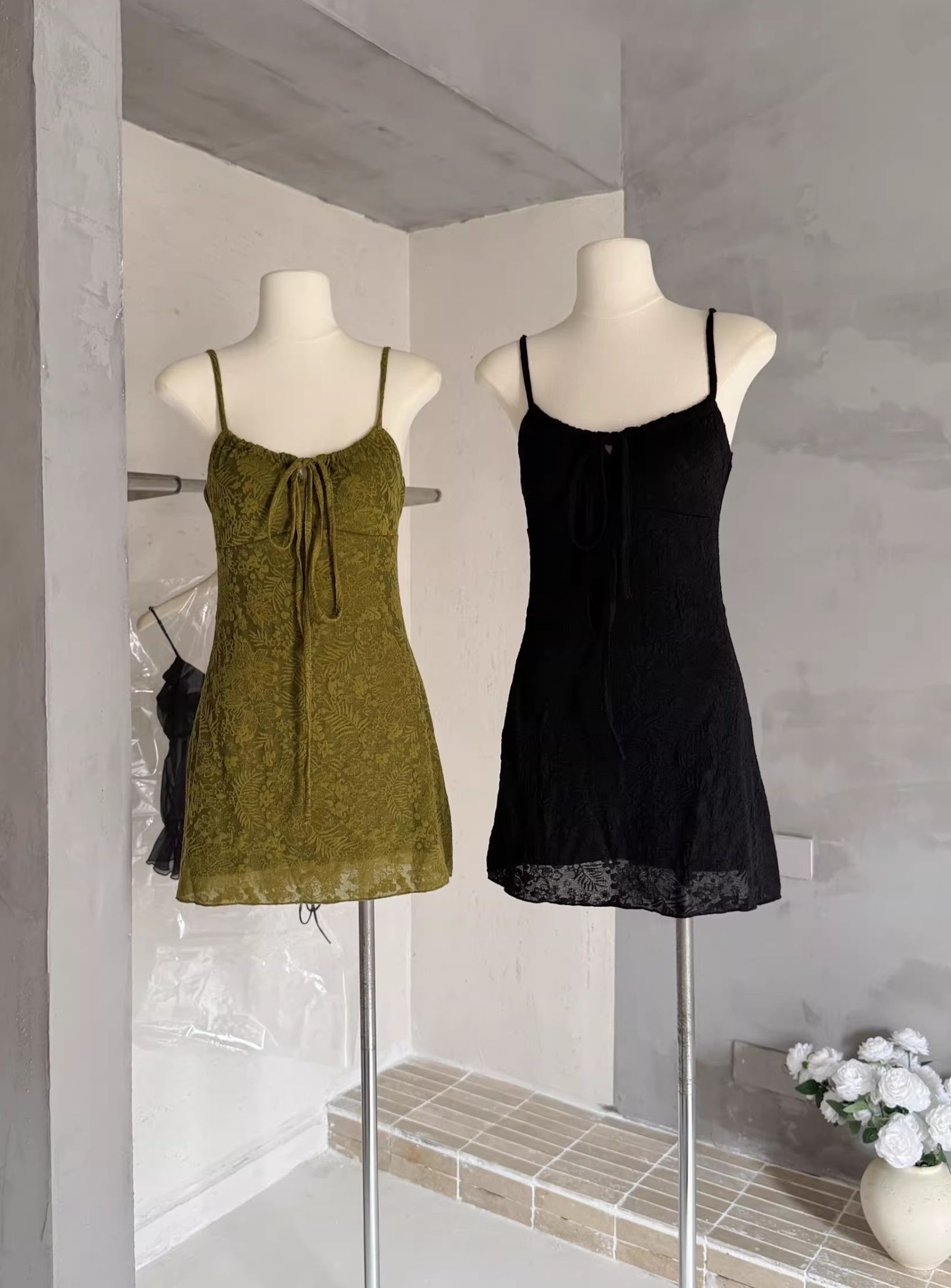 純欲風暗紋綁帶吊帶洋裝