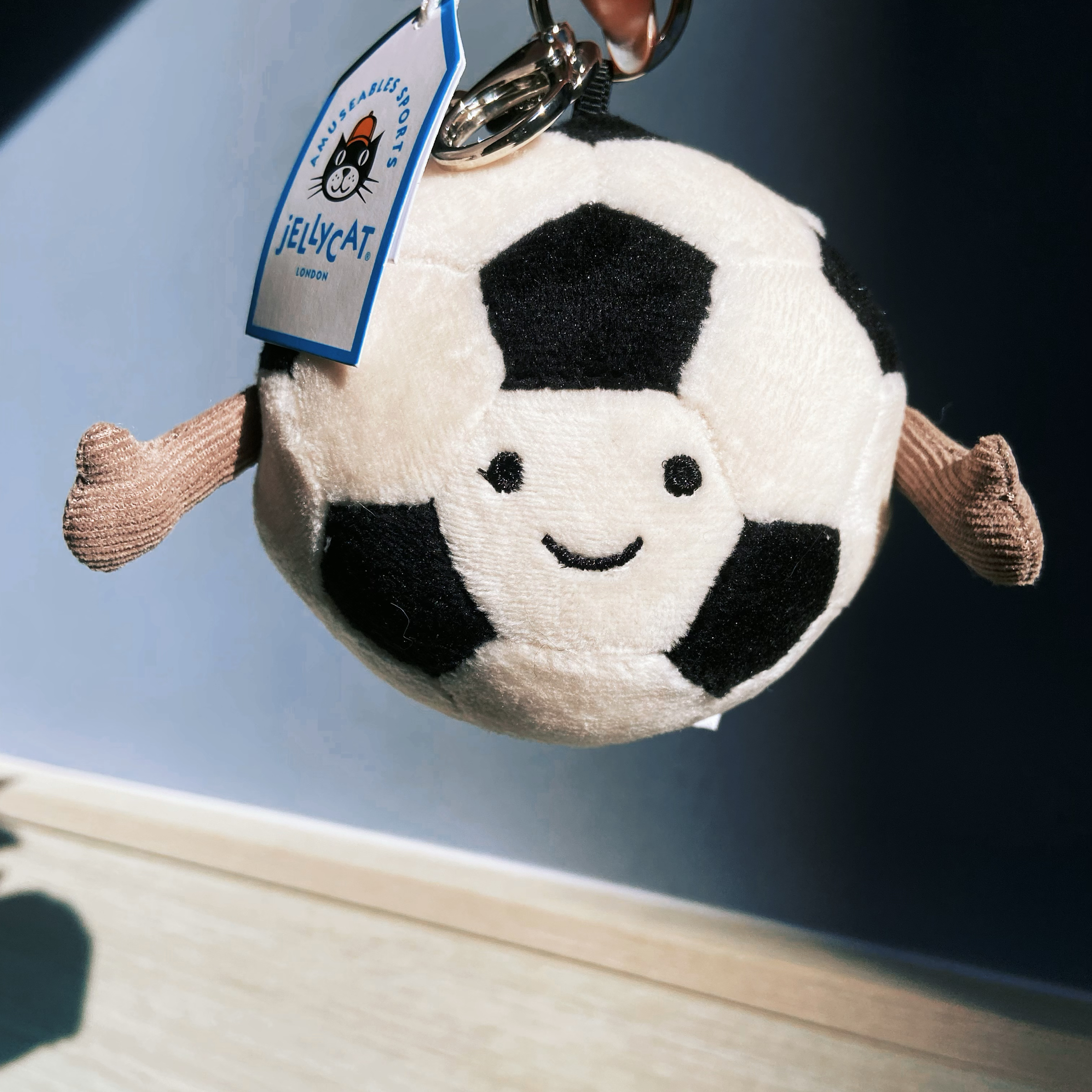 Jellycat 趣味足球吊飾 Amuseables Sports Football Bag Charm