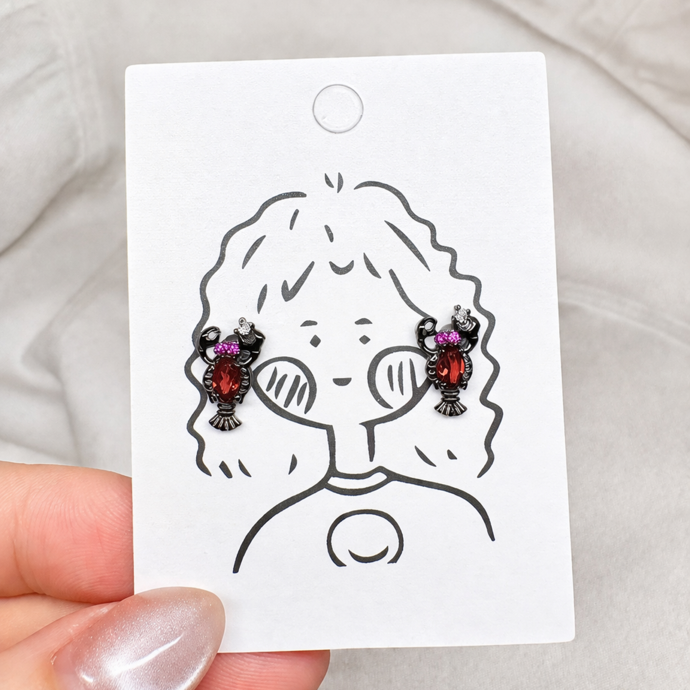 毒蠍美人｜鑽切石榴石耳釘