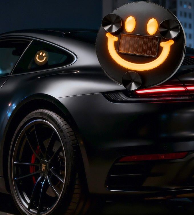 【TAI AUTO】 太陽能三角車窗笑臉氛圍燈 A213