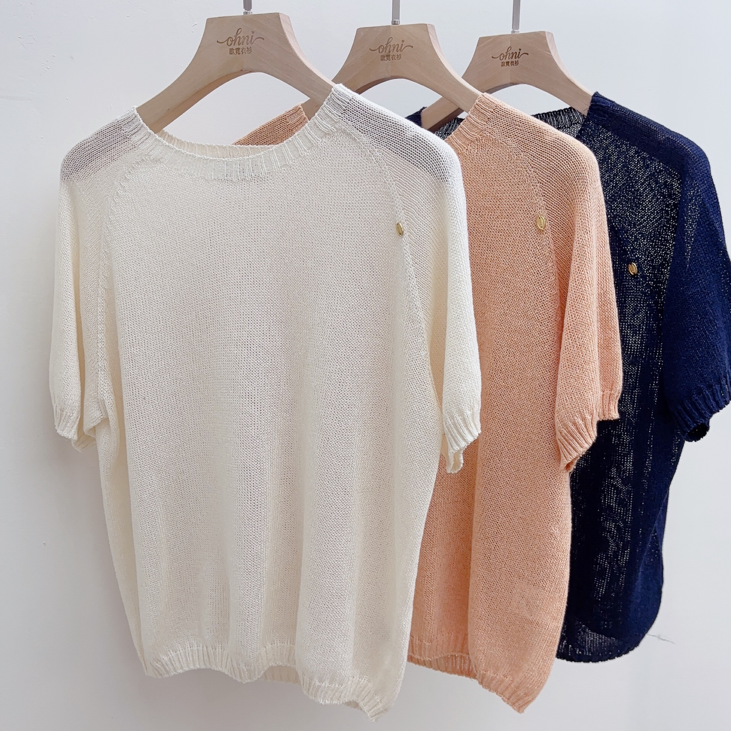 ohni13- 透膚感金蔥針織泡泡袖短袖上衣（白／粉橘／深藍 三色）