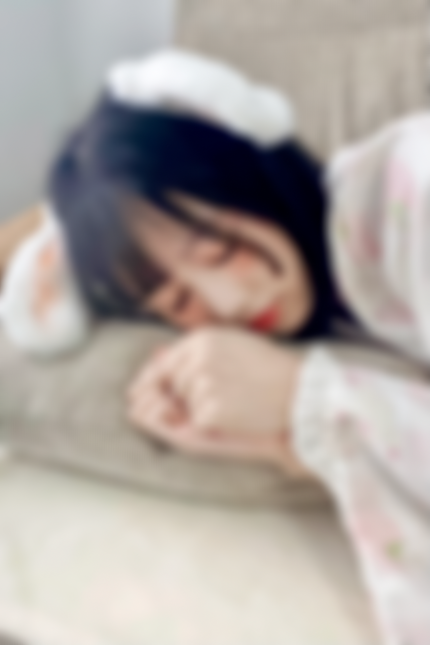 SSR簽名款（這個更貴了，但這個可愛（ ﾟ∀ﾟ）つ，與AB組圖不同） | 材質：相片紙。尺寸：7.6cm x 5cm