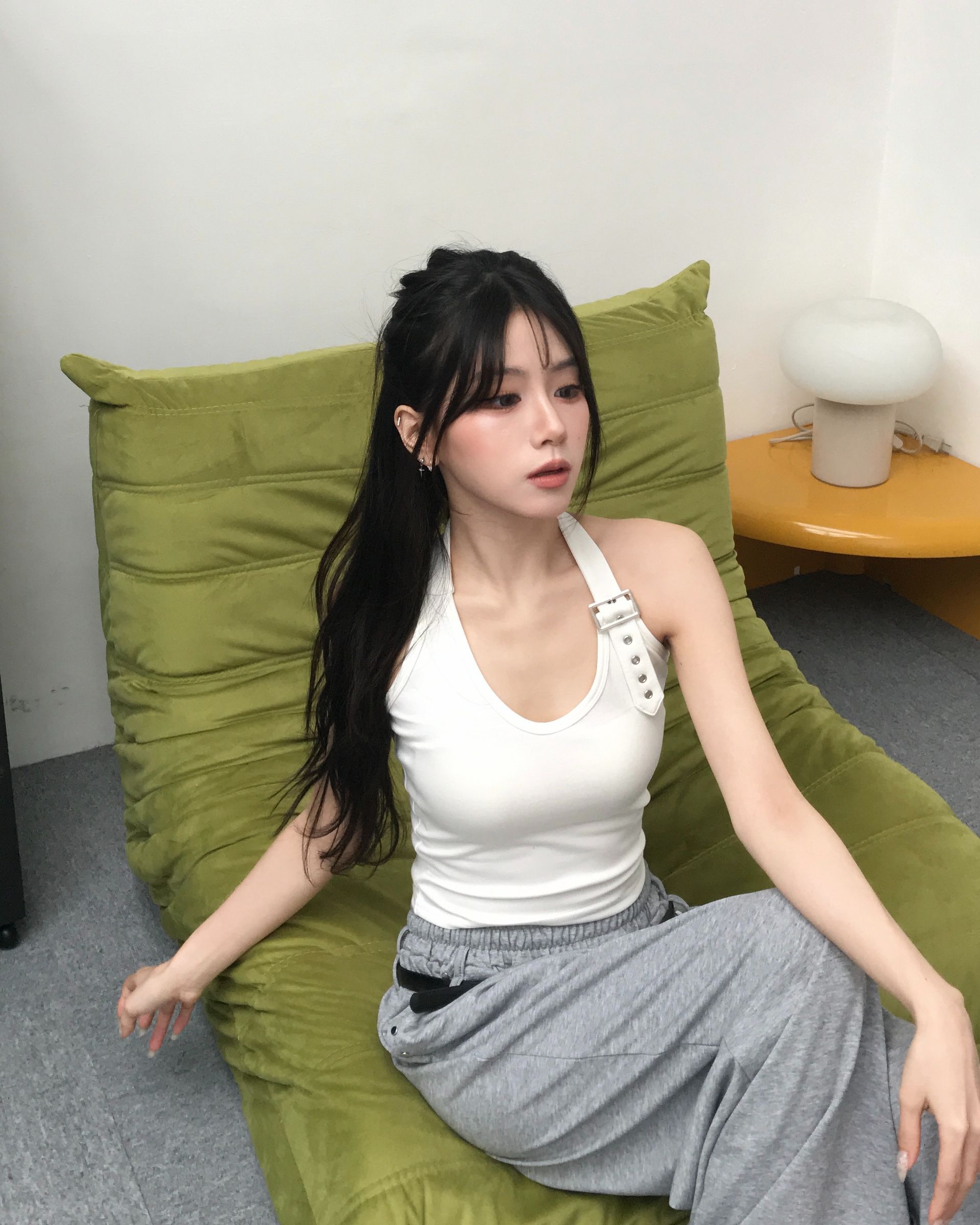 𝑷𝒐𝒏𝒚𝒐 時髦︎︎💿扣環繞脖露背萊卡背心