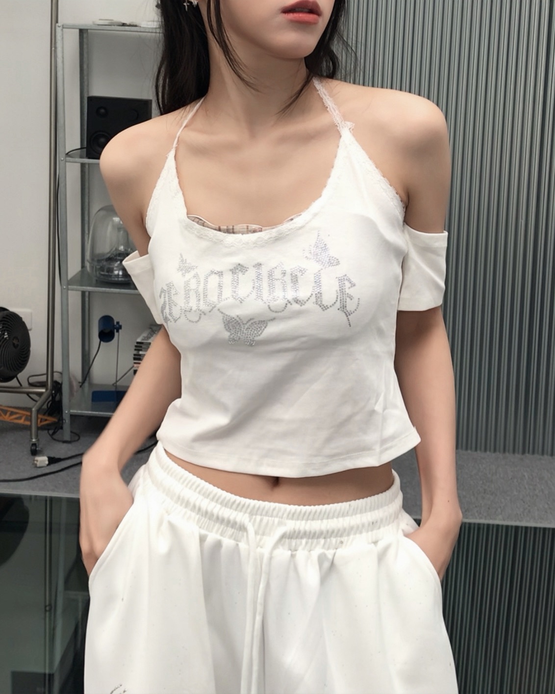 𝑷𝒐𝒏𝒚𝒐 閃鑽蝴蝶🦋蕾絲排脖一字領短版上衣