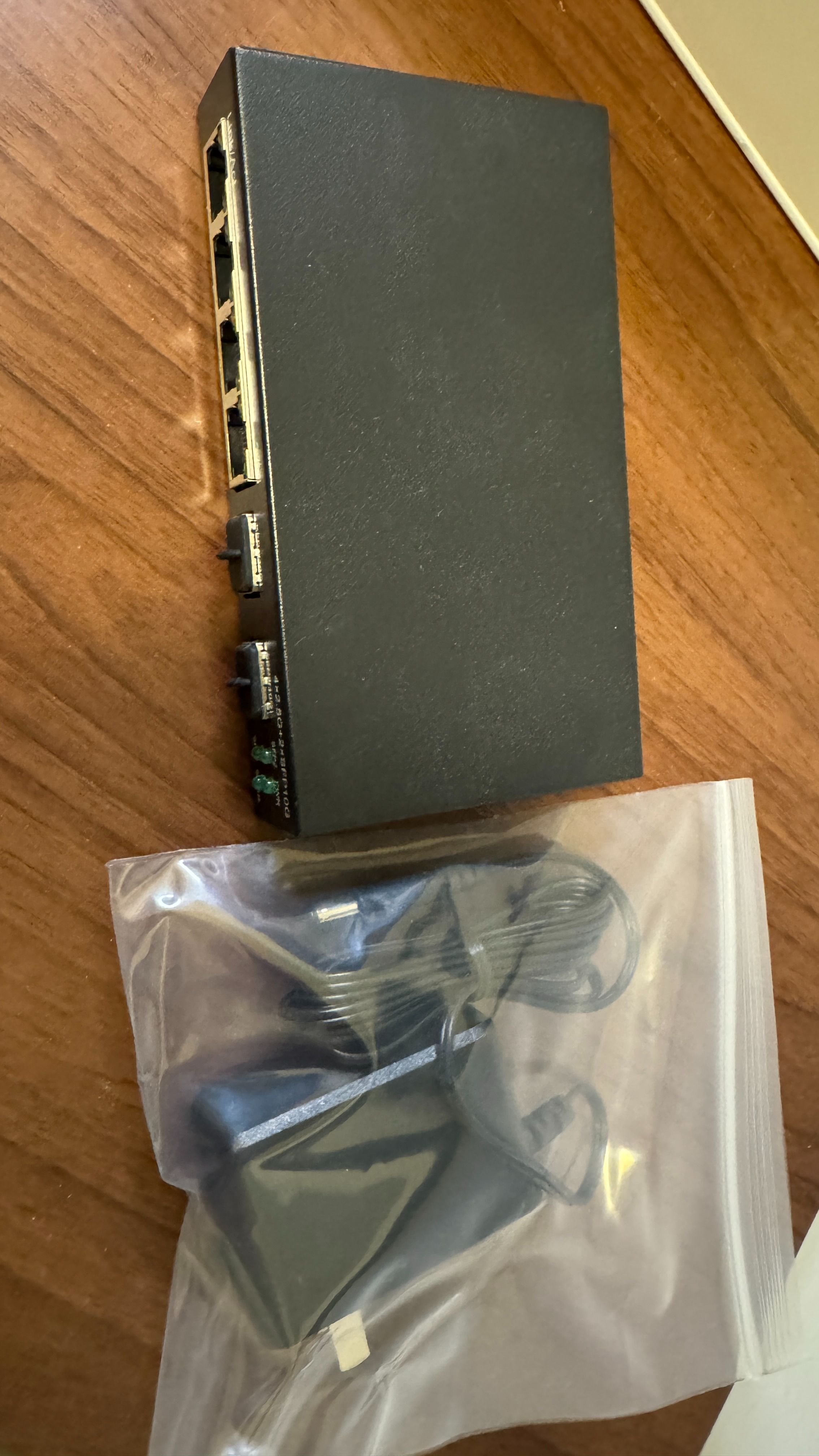 睿穎2.5g switch 4電 1光
