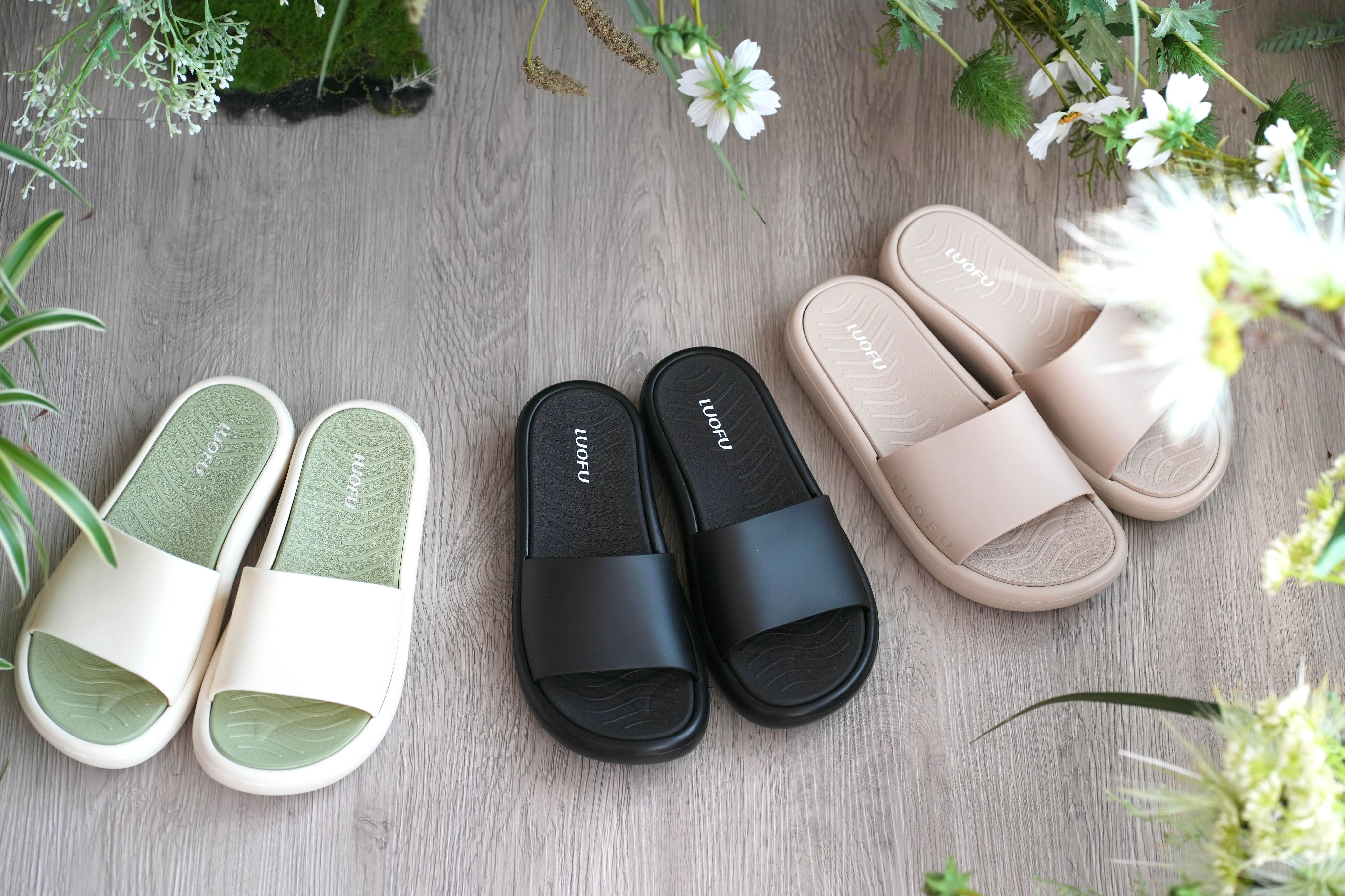 寬版一字厚底拖鞋