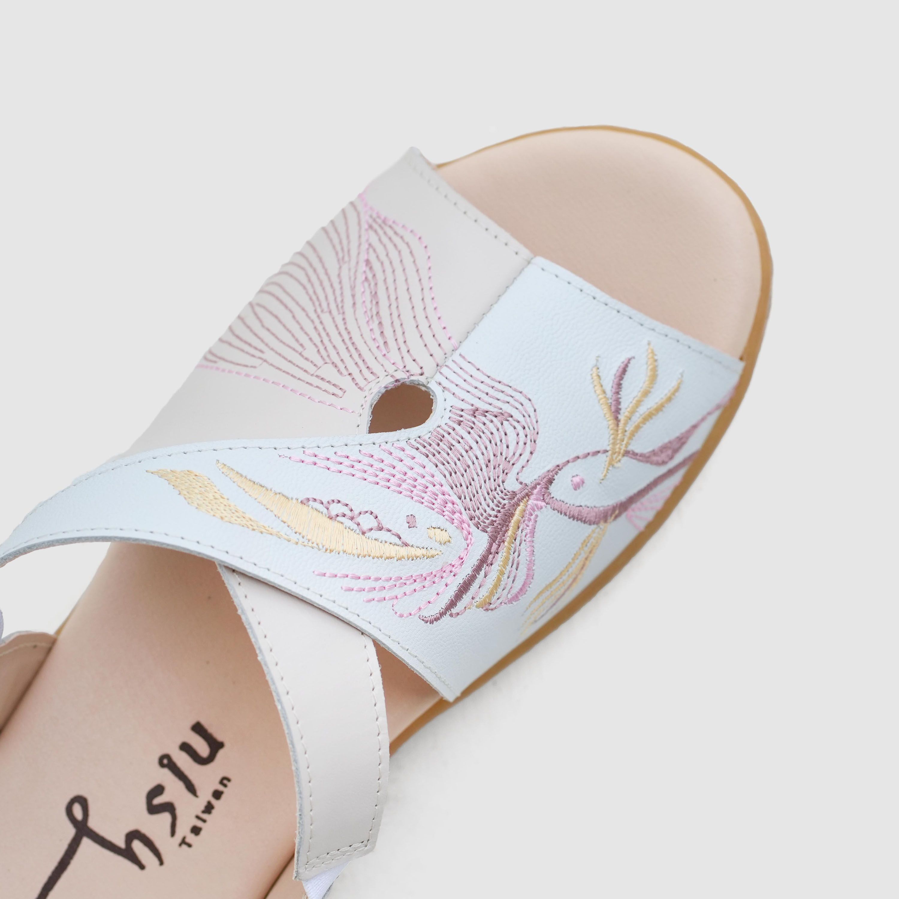 真皮刺繡平口交叉涼鞋-米白