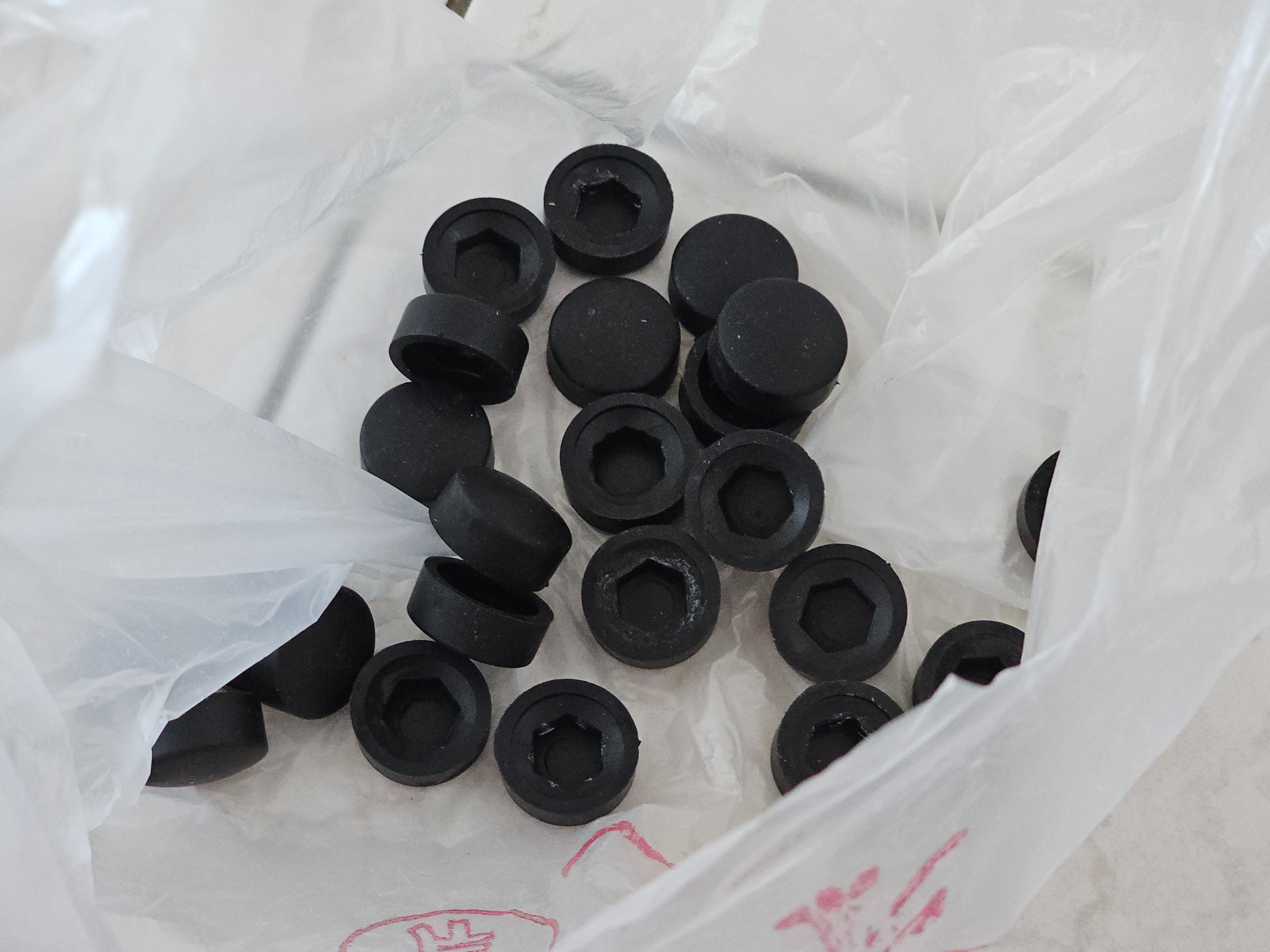 自取贈送小物品（螺絲保護蓋）