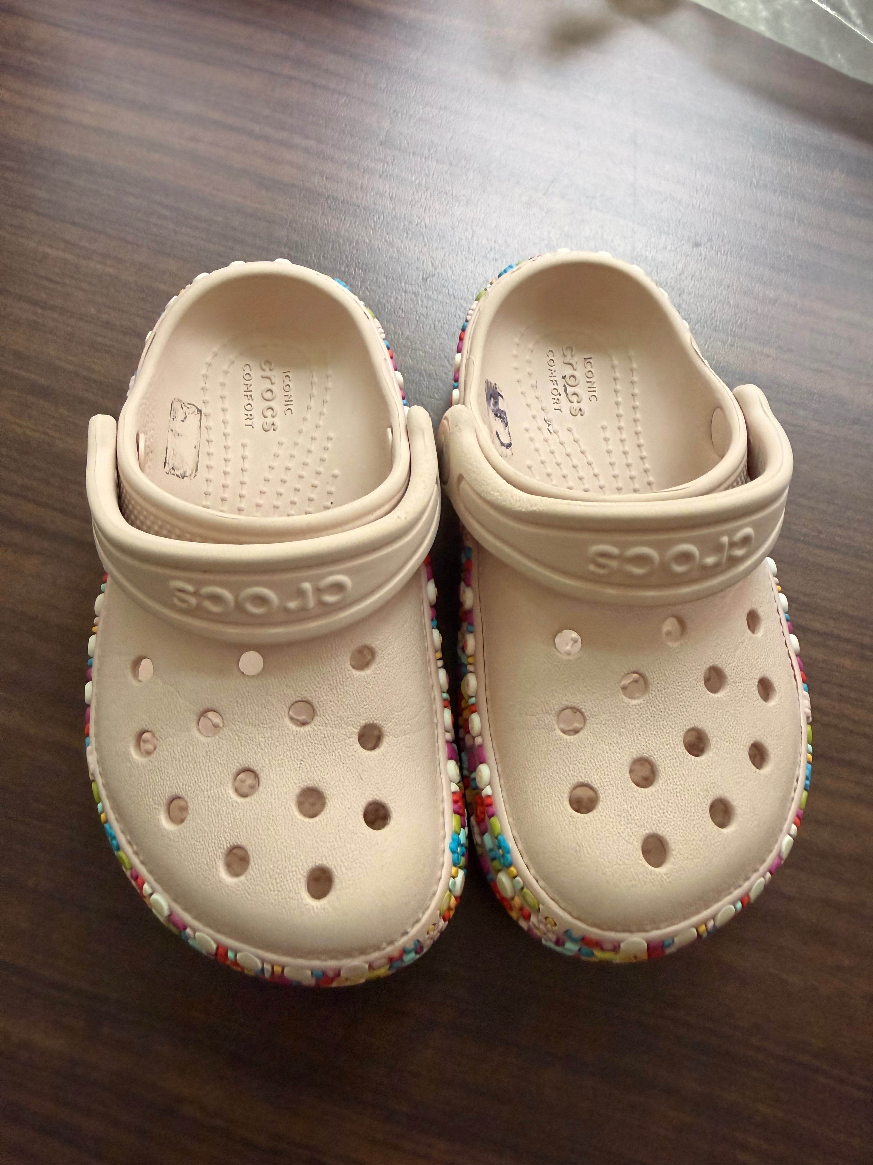 Crocs 洞洞鞋