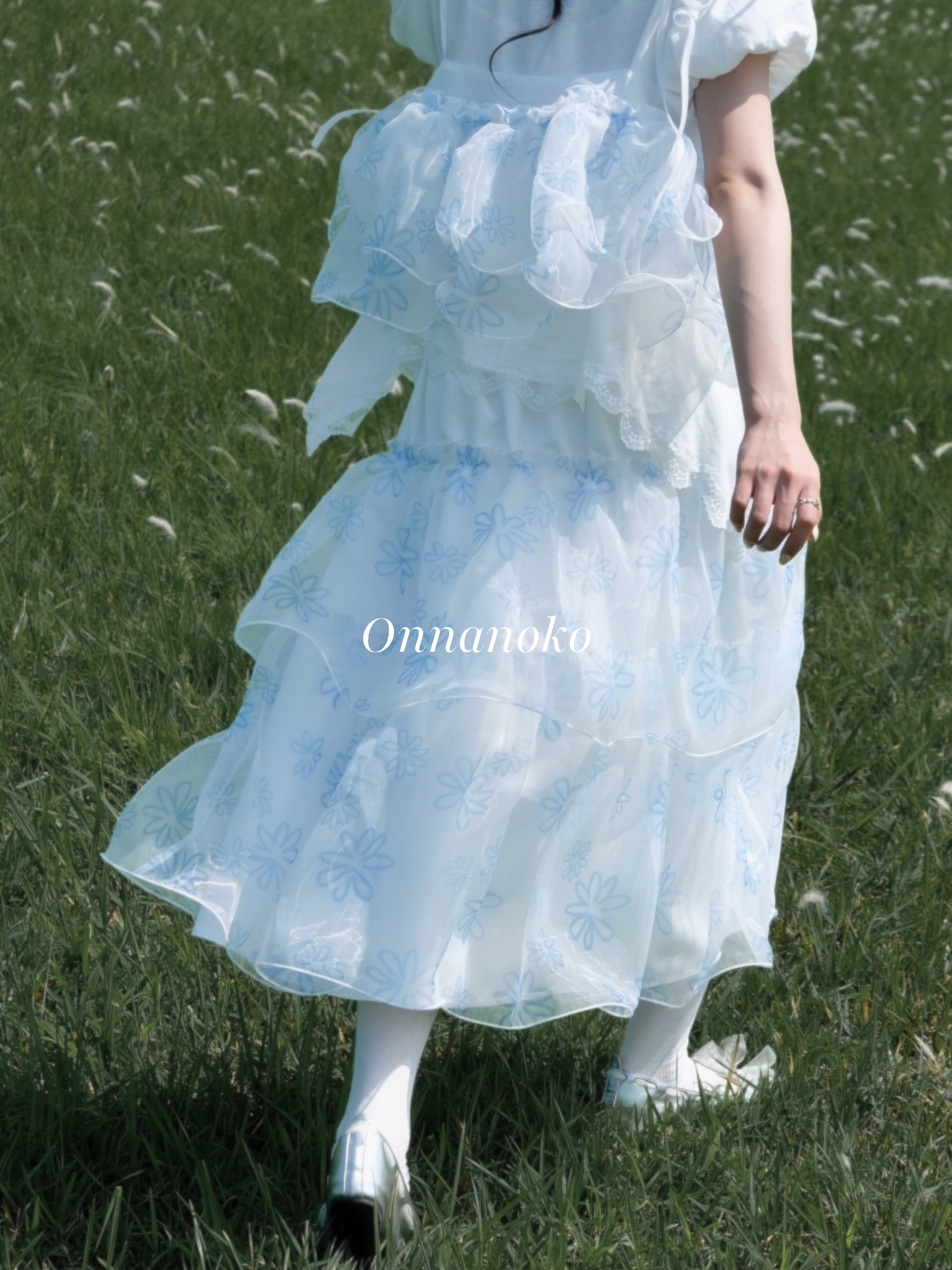 ONNANOKO / 花影 01 — 藍織晨霧 日系下擺雙層柔紗小吊帶（微透光感）